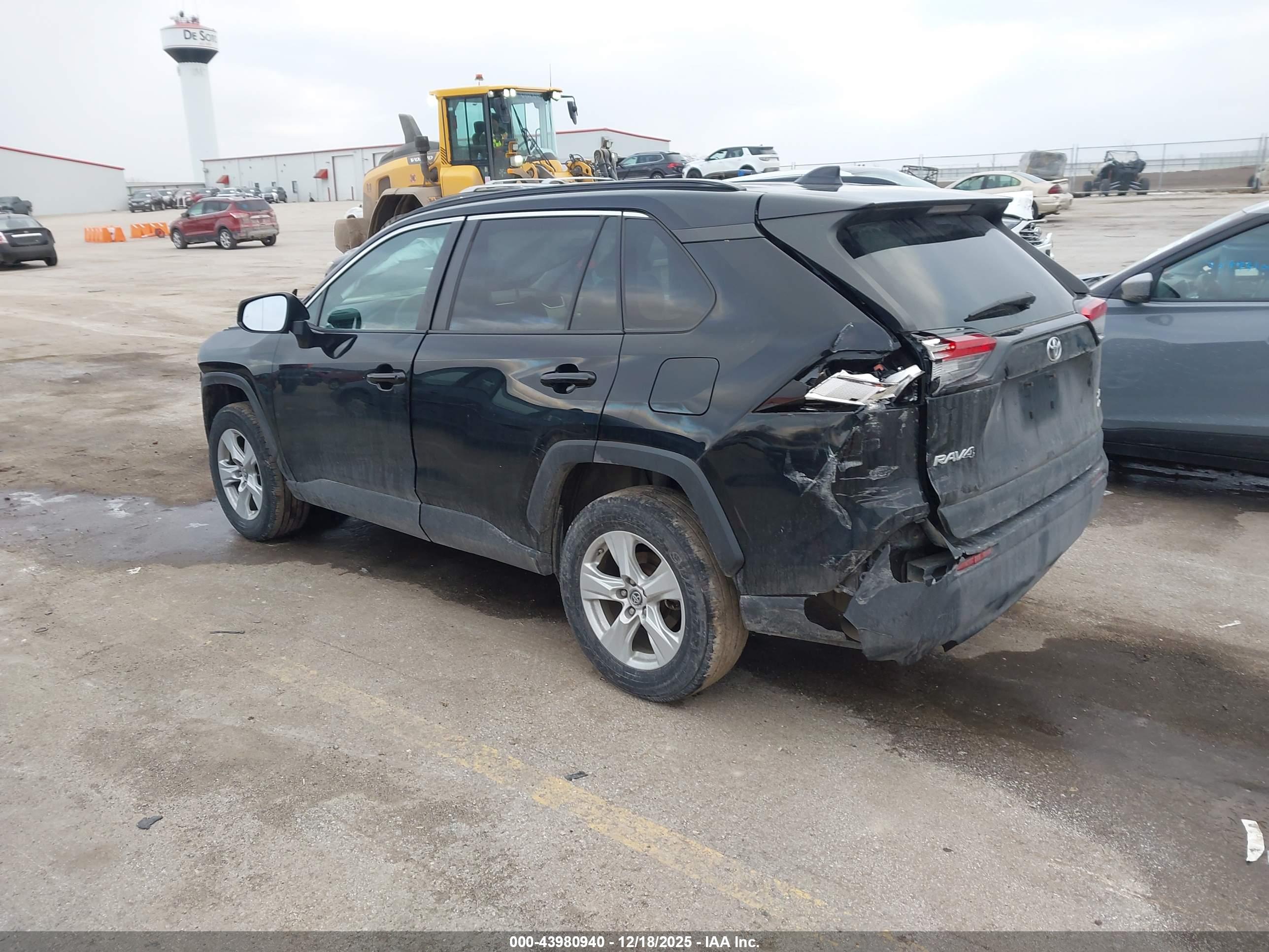 TOYOTA RAV4 image 3