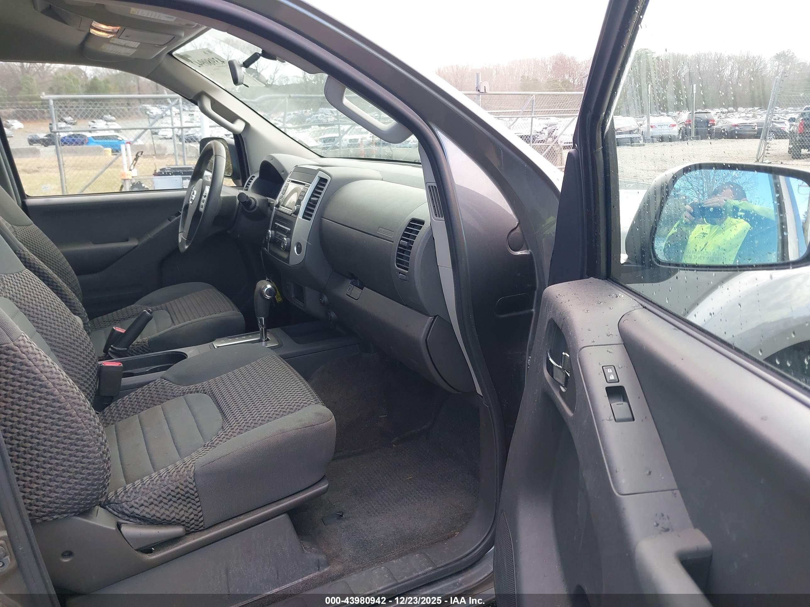NISSAN FRONTIER image 5