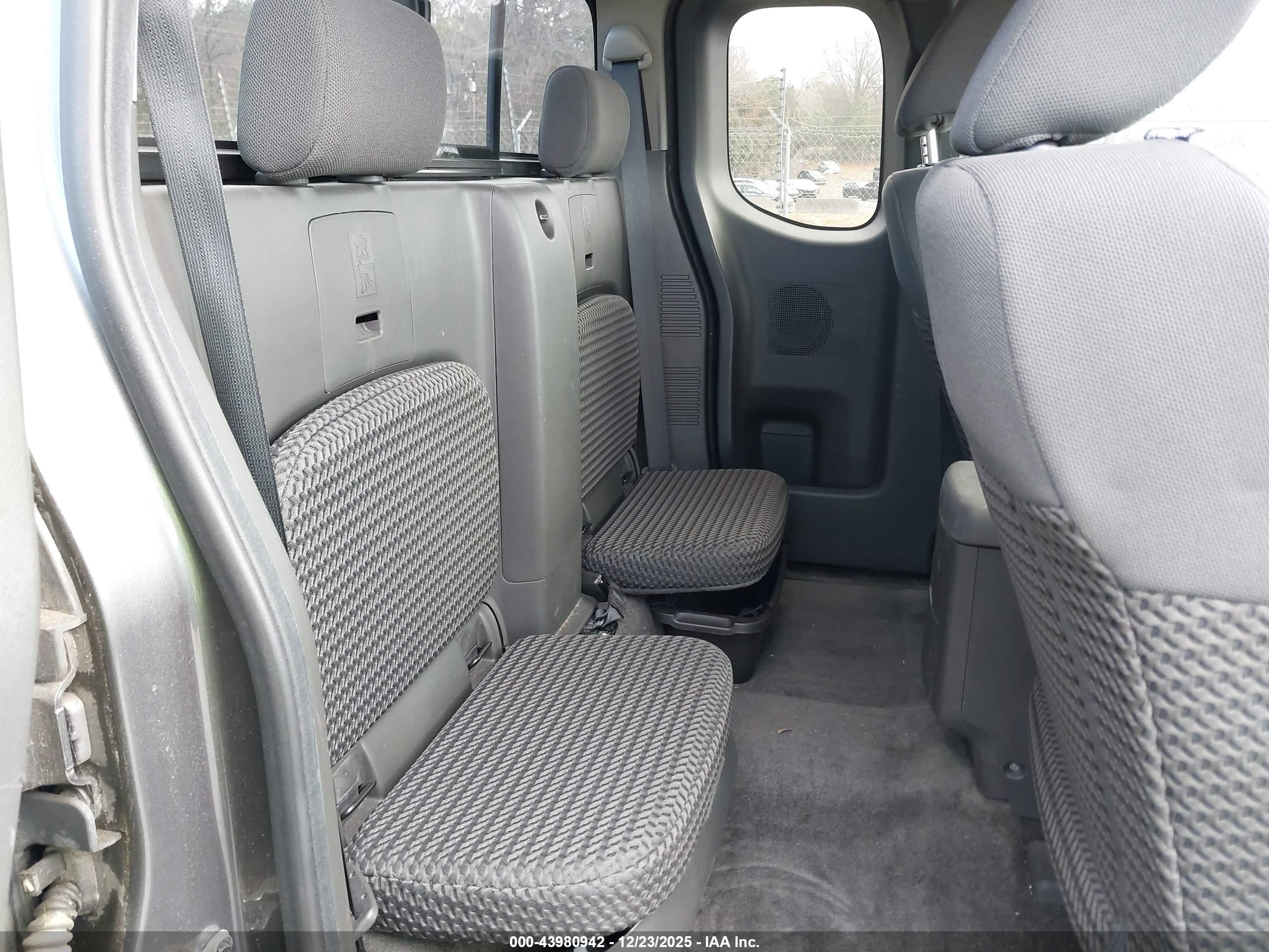 NISSAN FRONTIER image 8