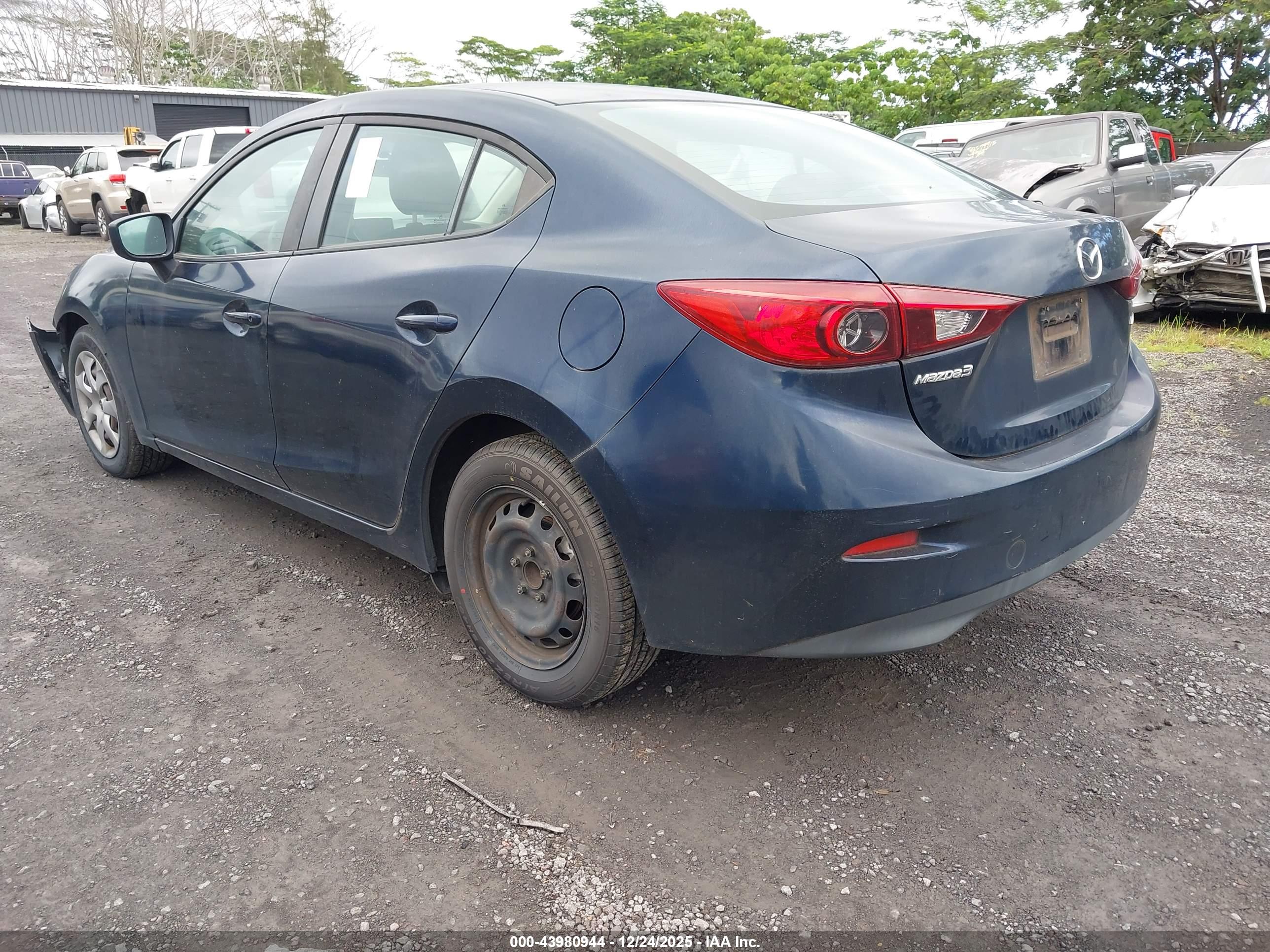 MAZDA MAZDA3 image 3