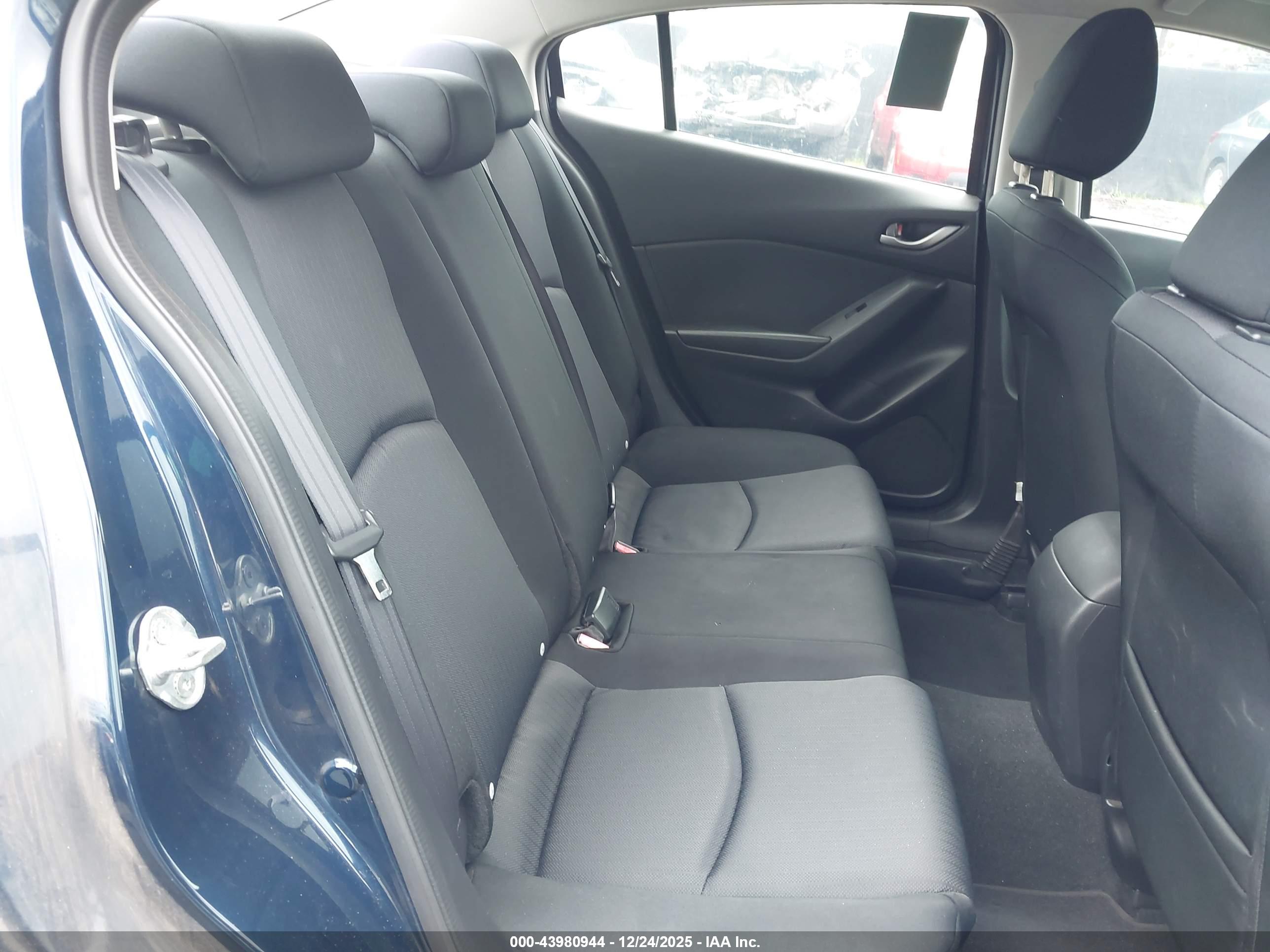 MAZDA MAZDA3 image 8