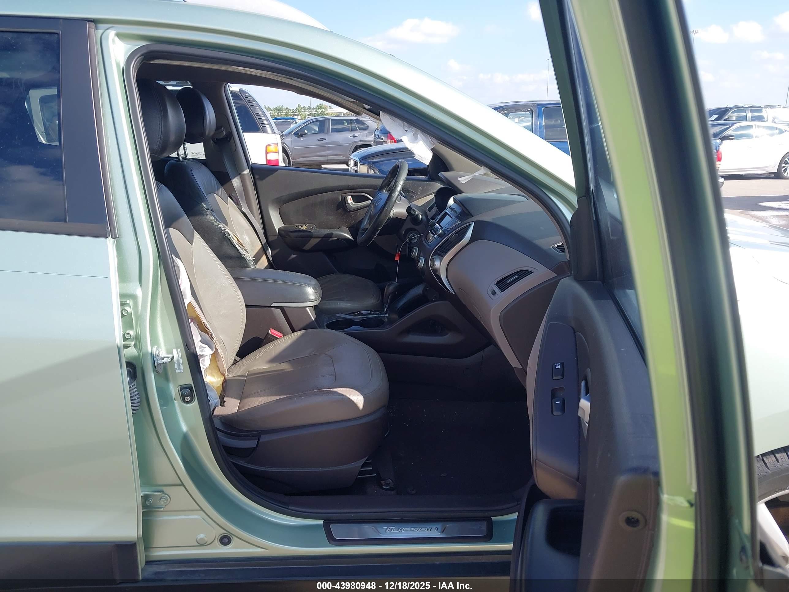 HYUNDAI TUCSON image 5