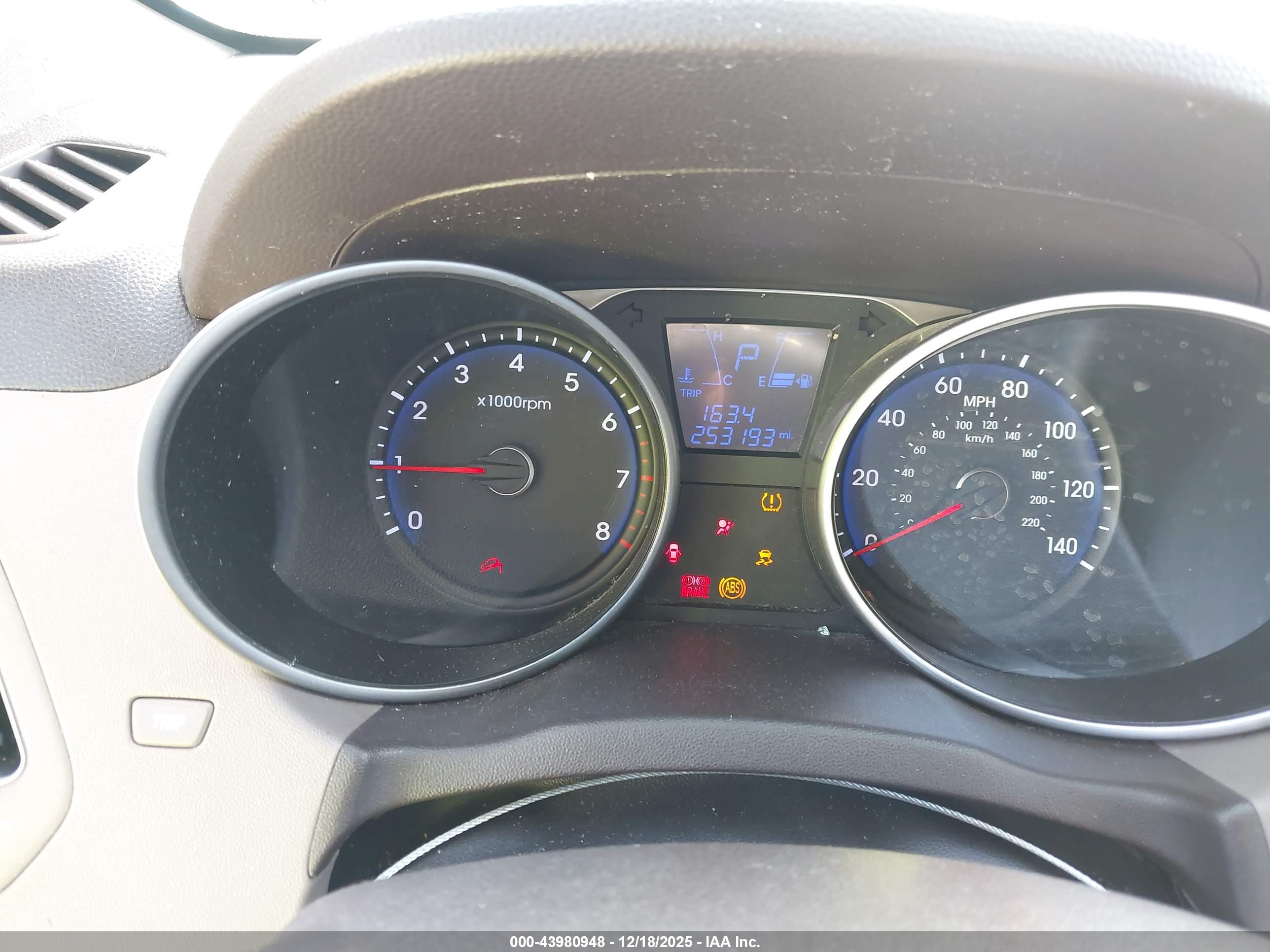 HYUNDAI TUCSON image 7