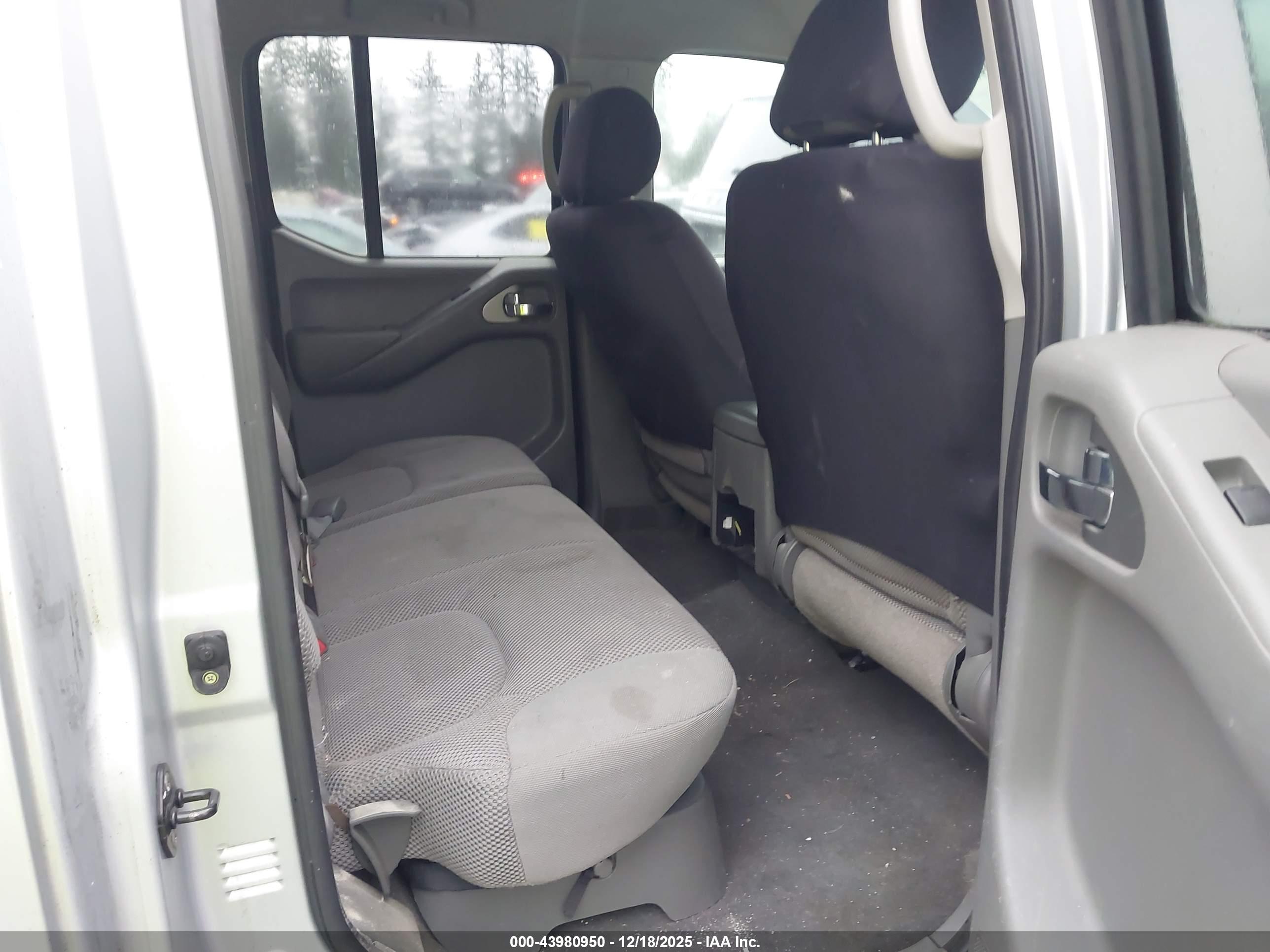 NISSAN FRONTIER image 8