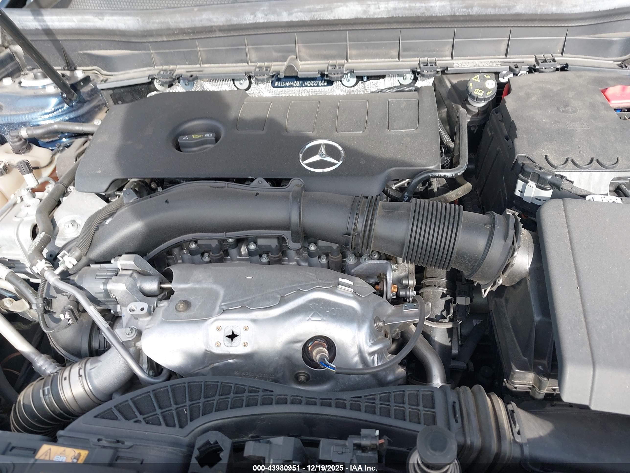 MERCEDES-BENZ GLB image 10