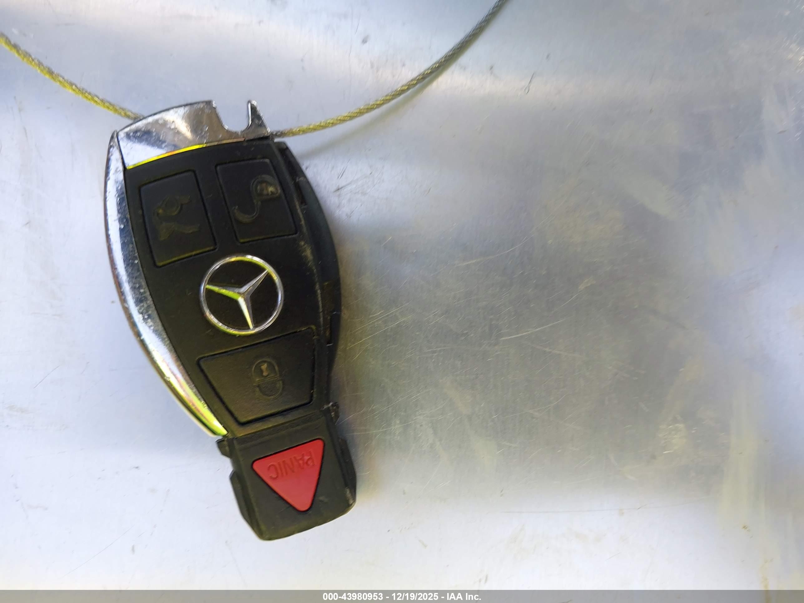 MERCEDES-BENZ E image 11
