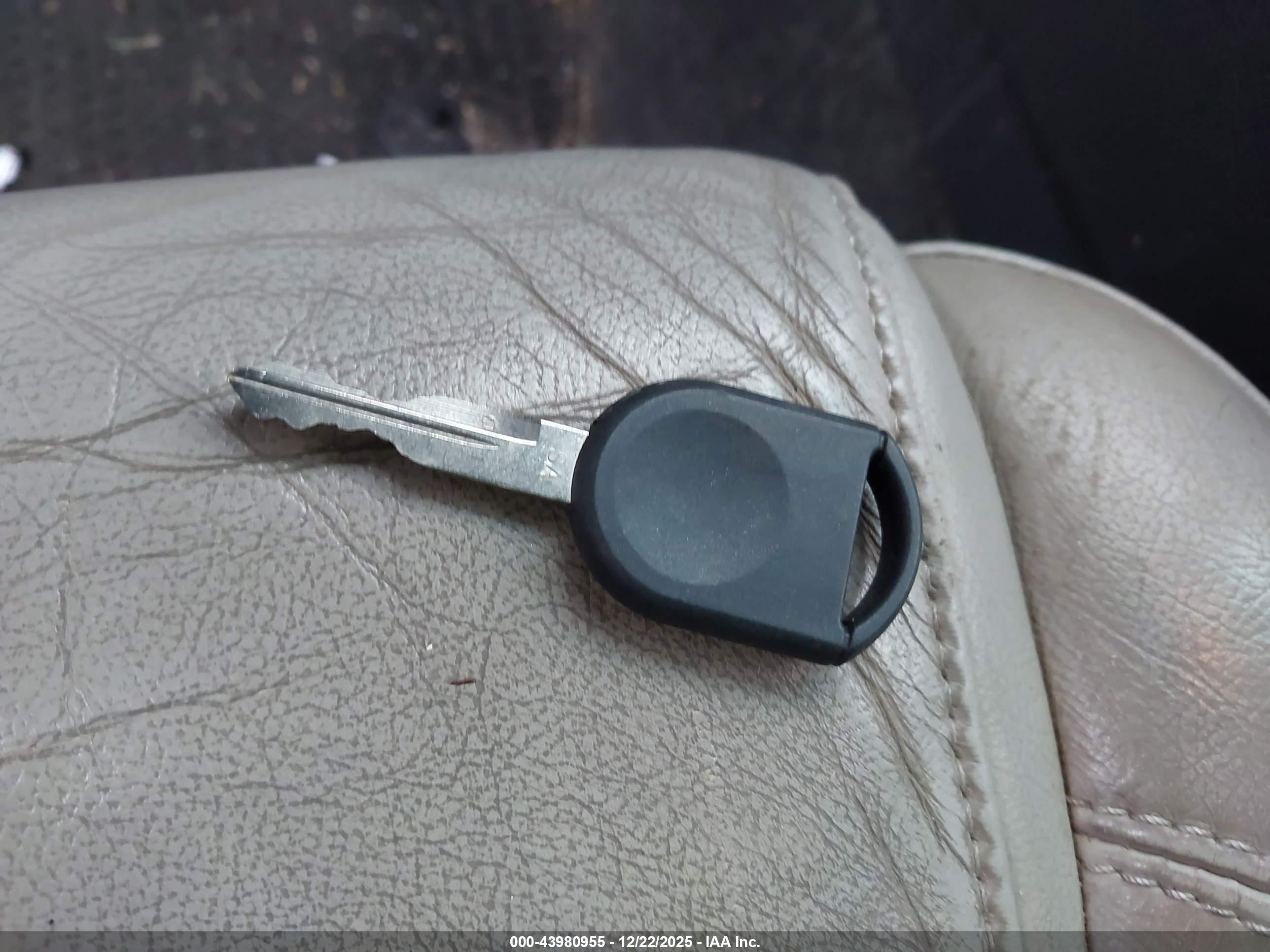 FORD EXPLORER image 11