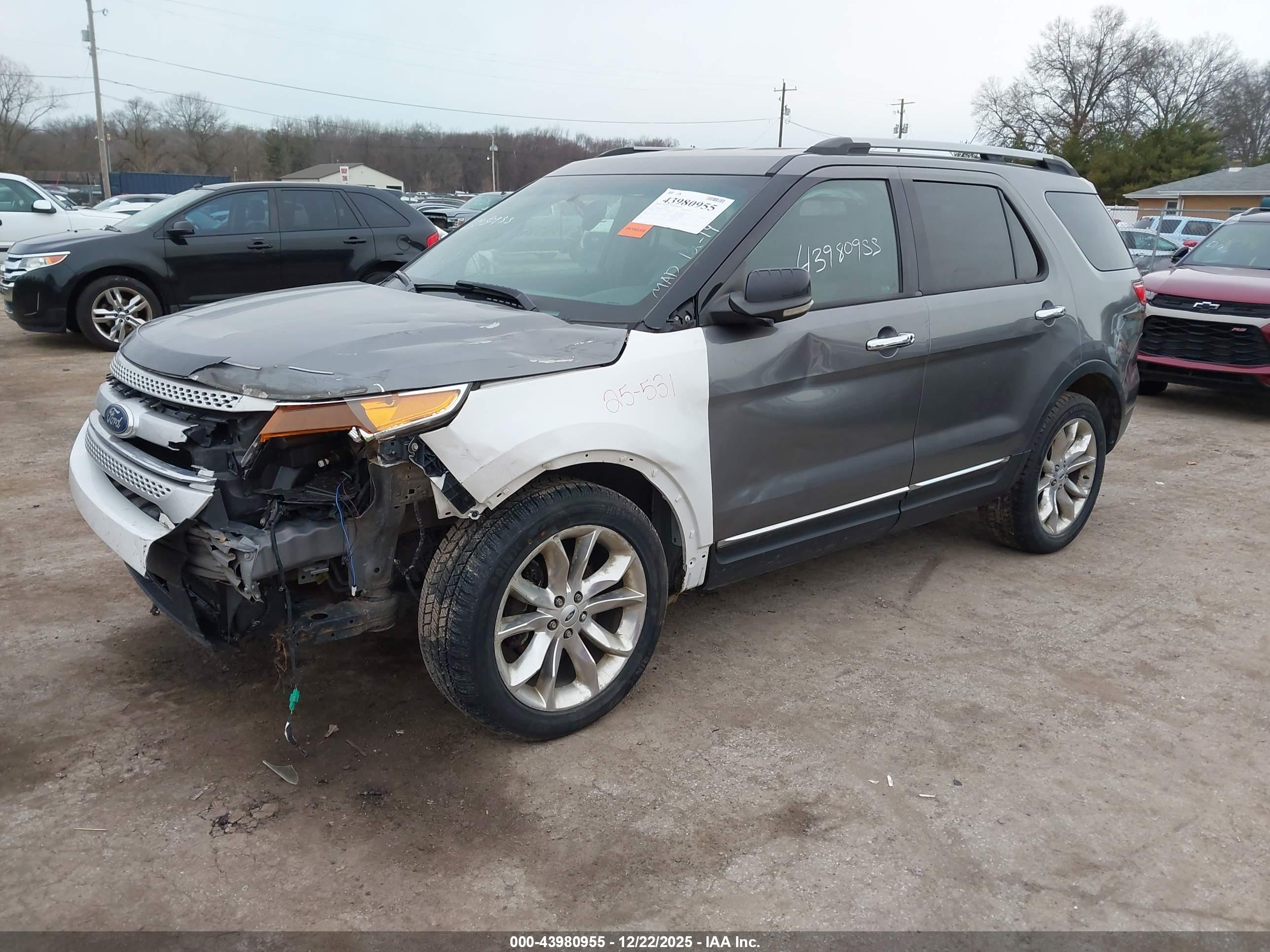 FORD EXPLORER image 2