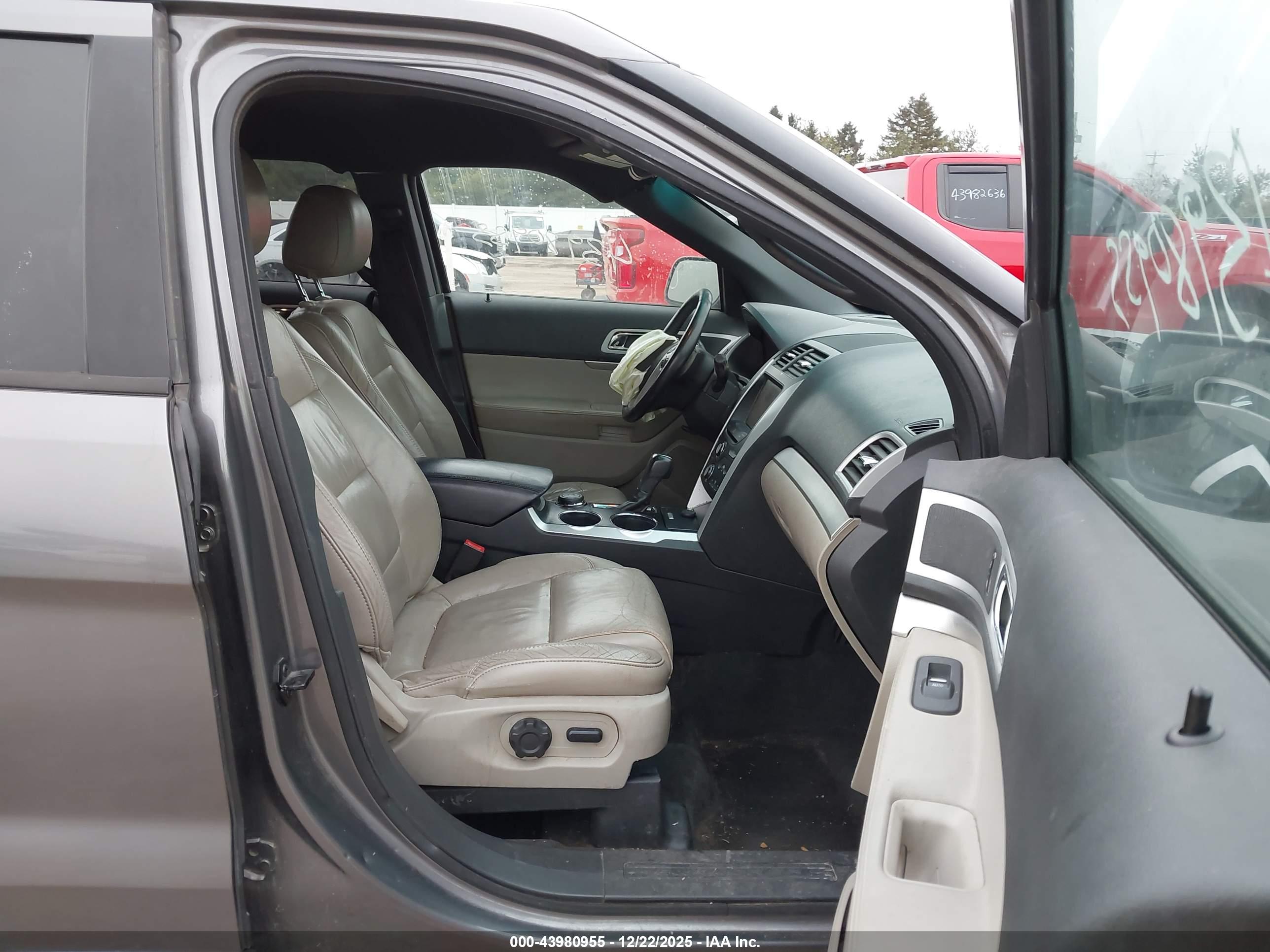 FORD EXPLORER image 5