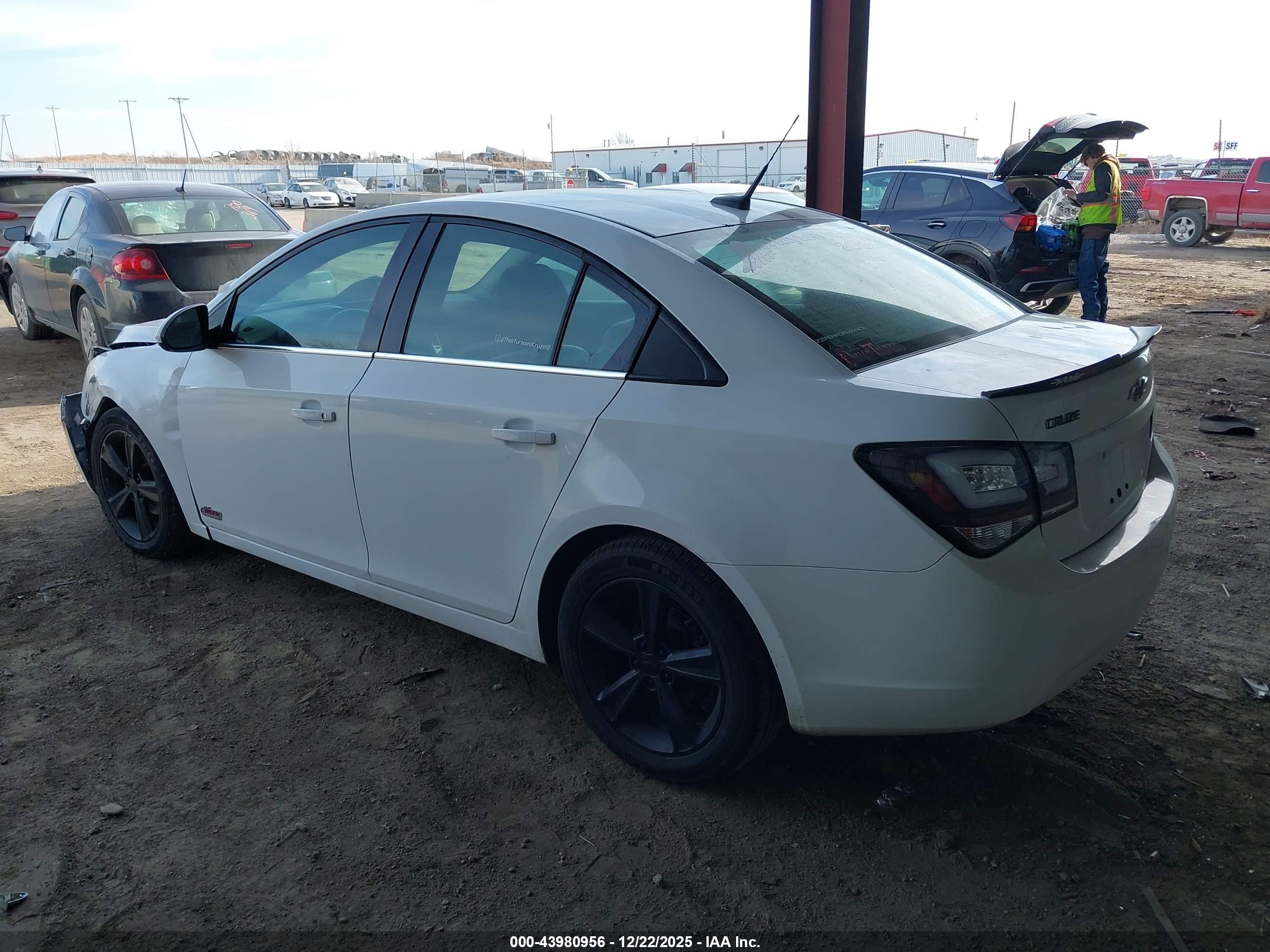 CHEVROLET CRUZE image 3