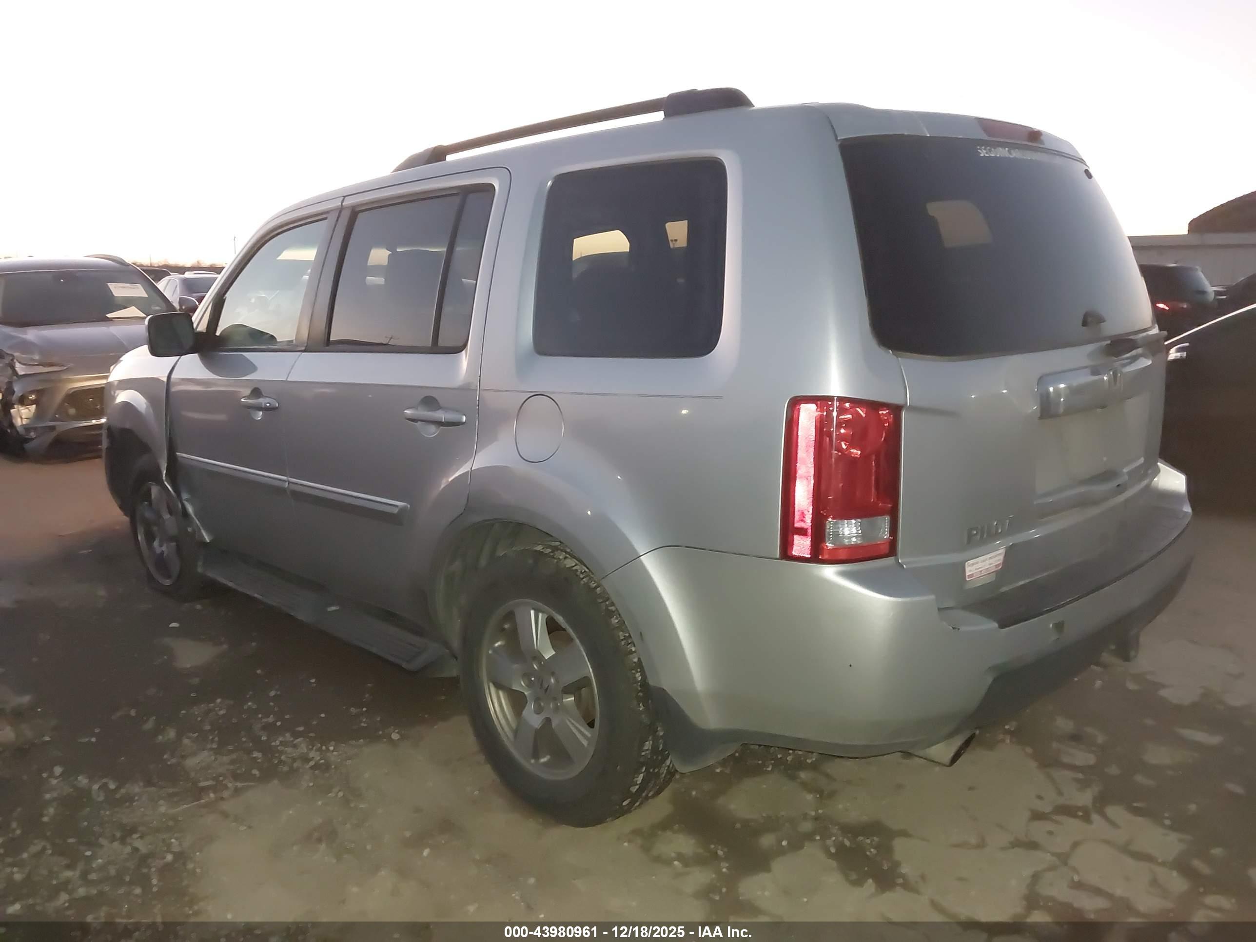 HONDA PILOT image 3