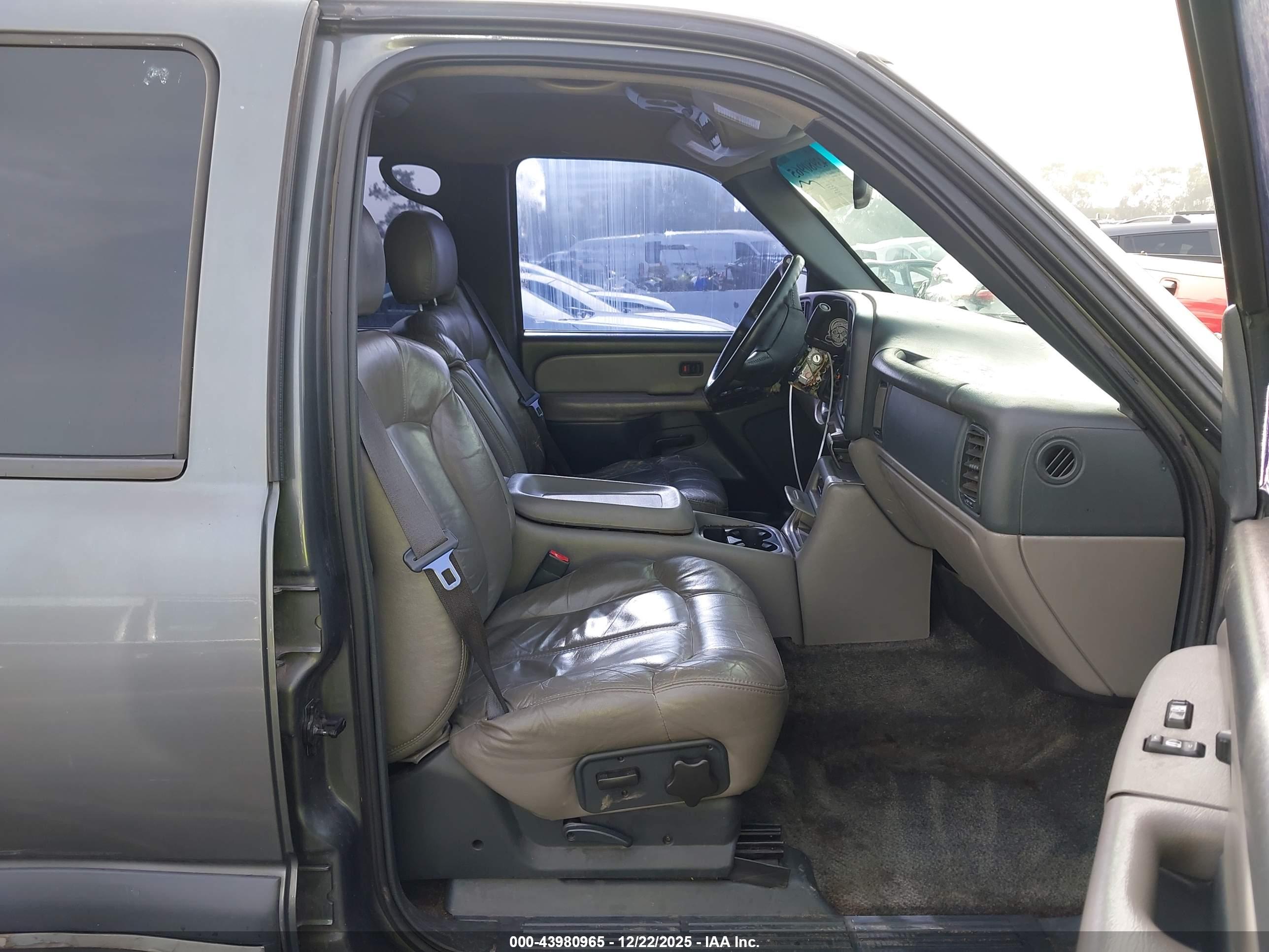 CHEVROLET TAHOE image 5