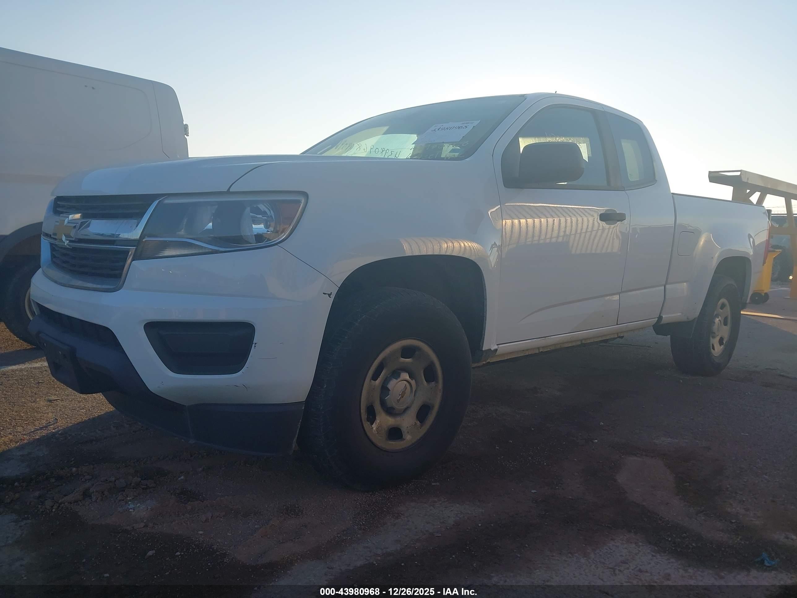 CHEVROLET COLORADO image 2