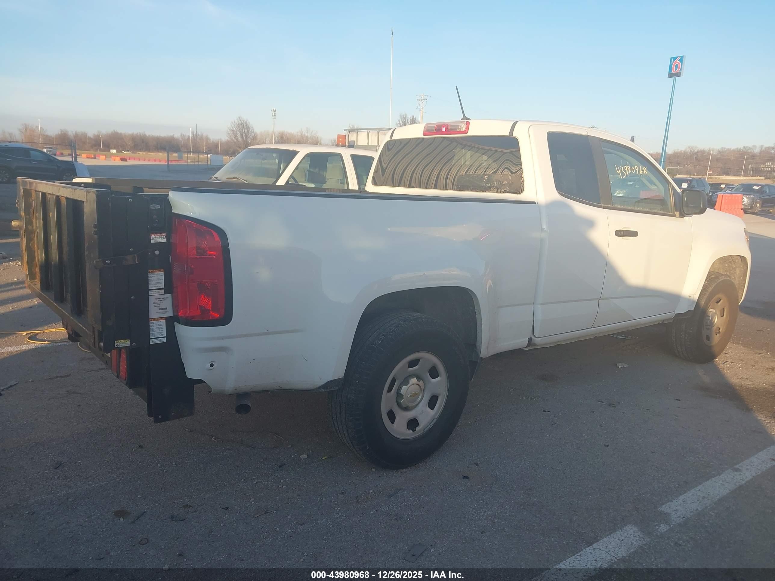 CHEVROLET COLORADO image 4