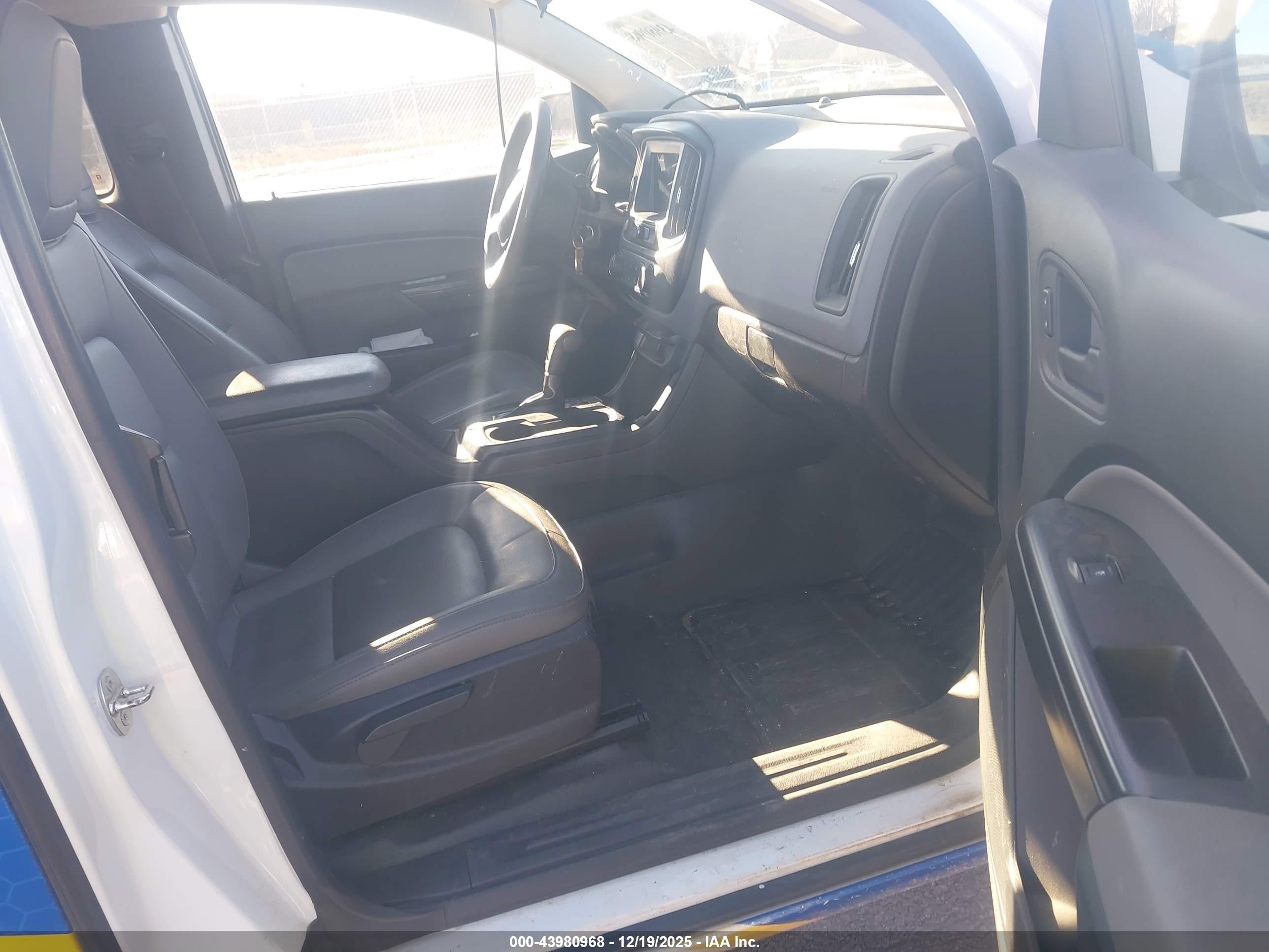CHEVROLET COLORADO image 5