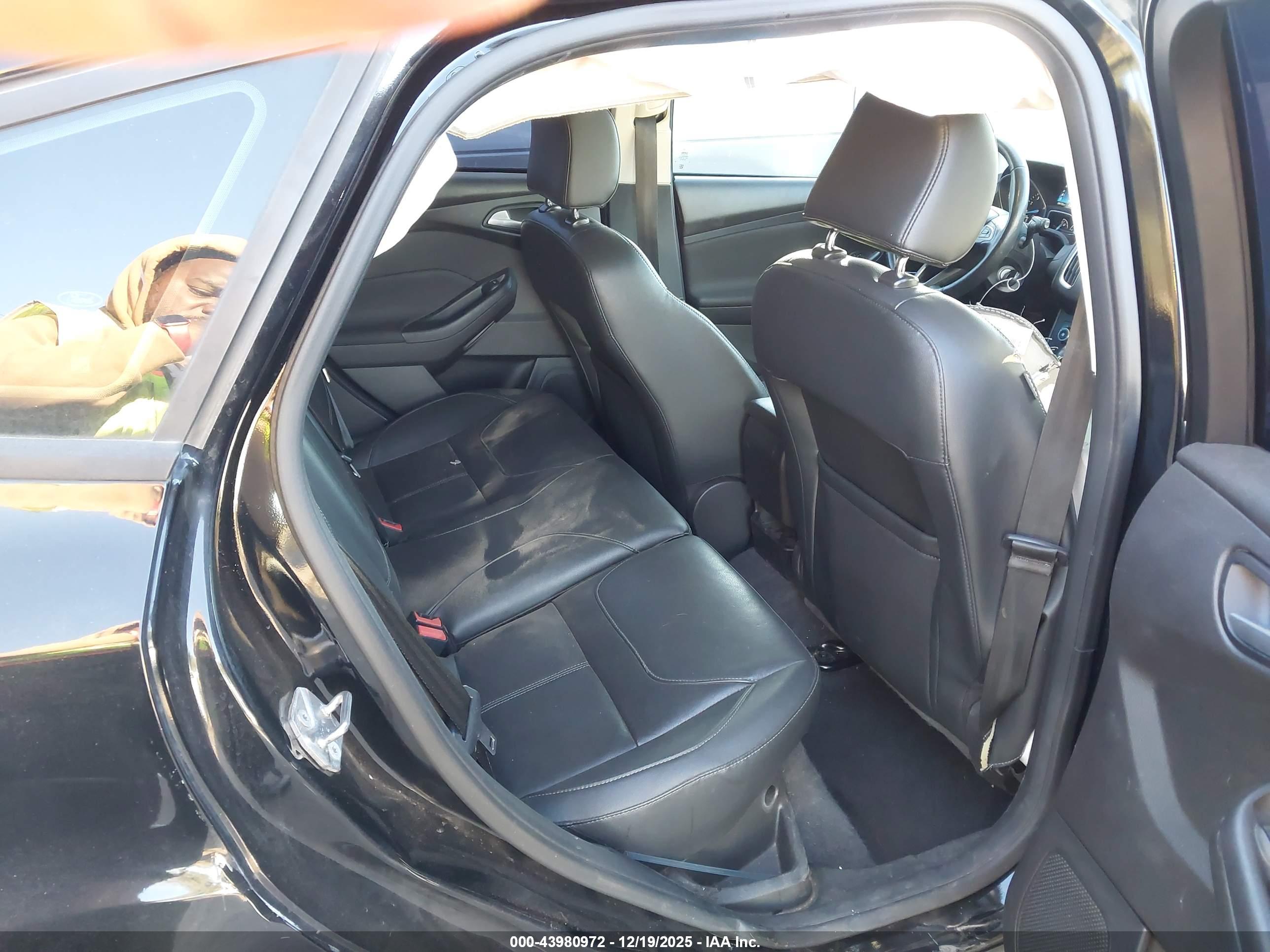 FORD FOCUS image 8