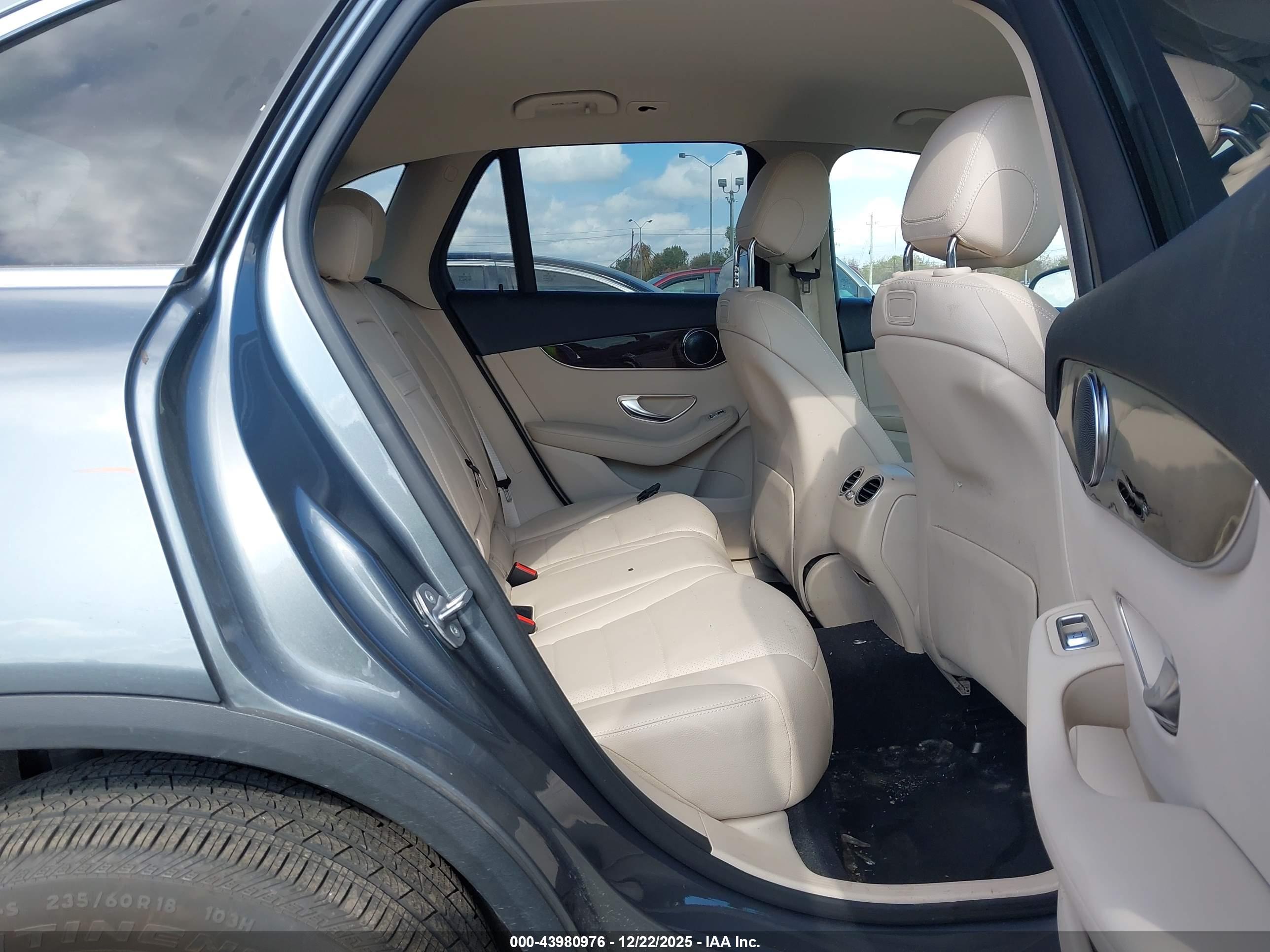 MERCEDES-BENZ GLC image 8