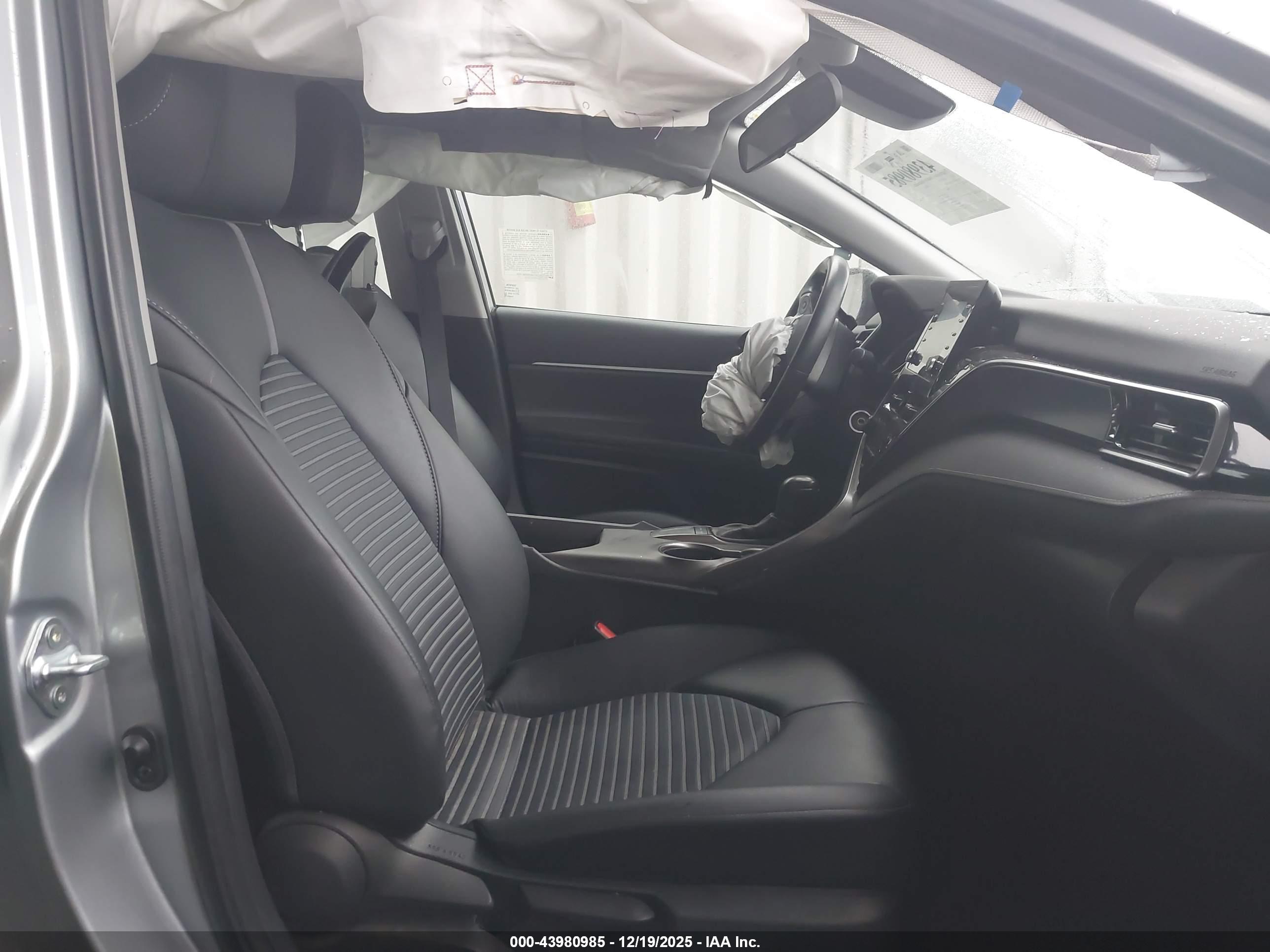 TOYOTA CAMRY image 5