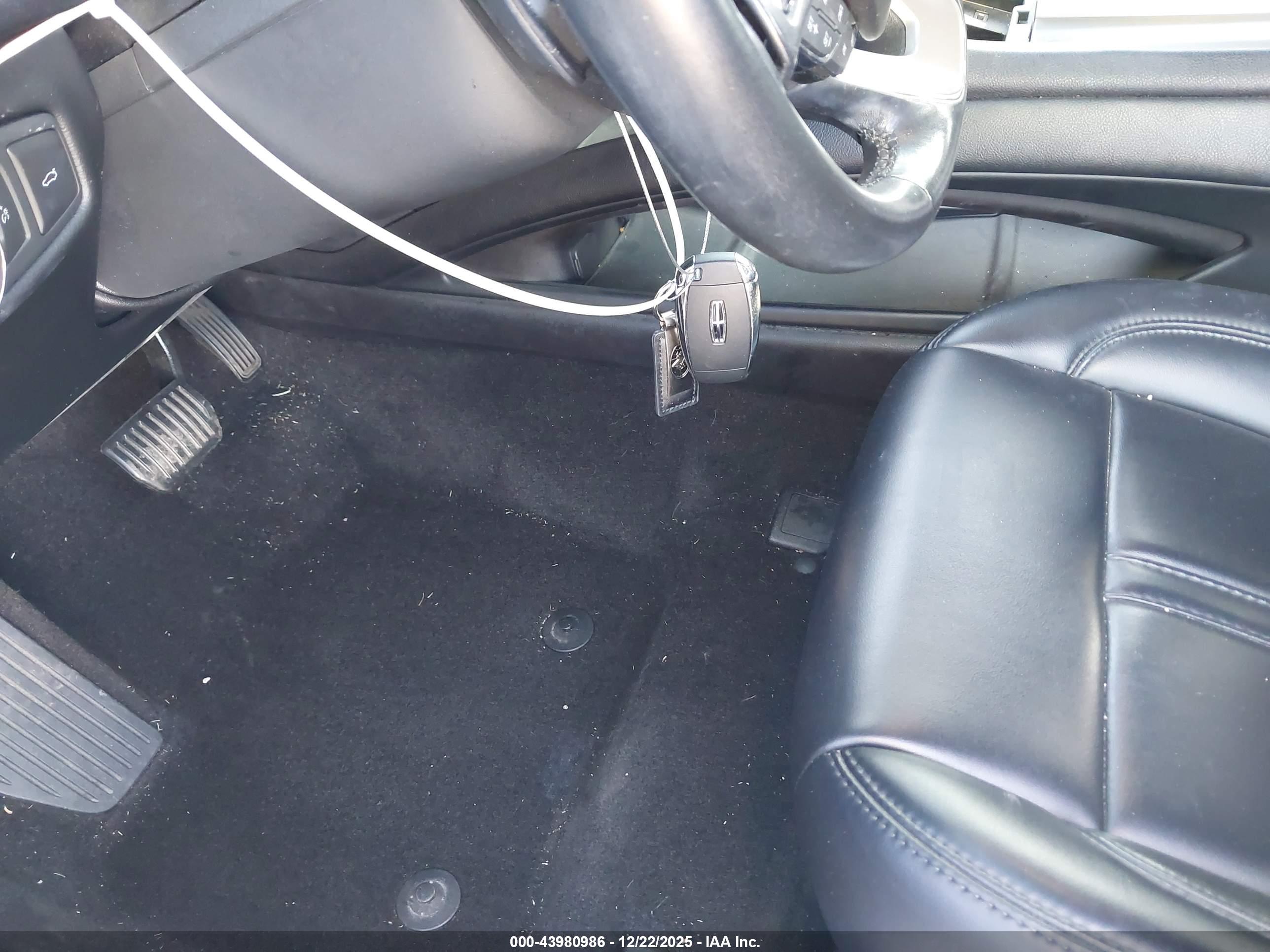 LINCOLN MKZ image 11