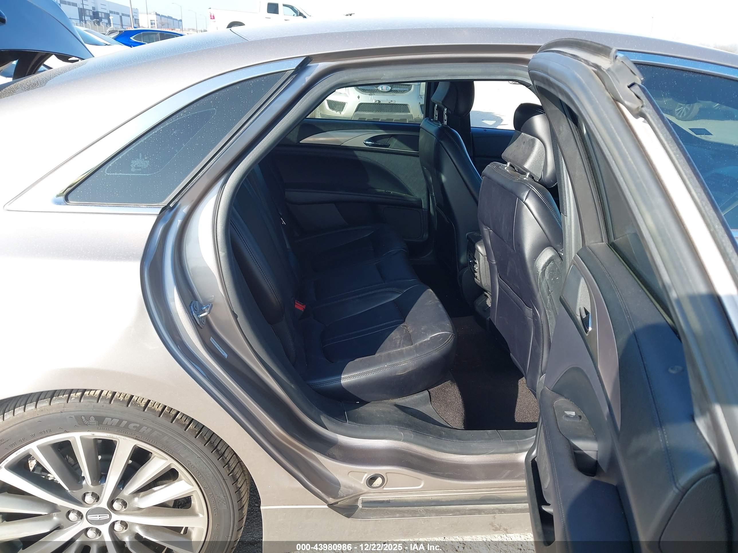 LINCOLN MKZ image 8