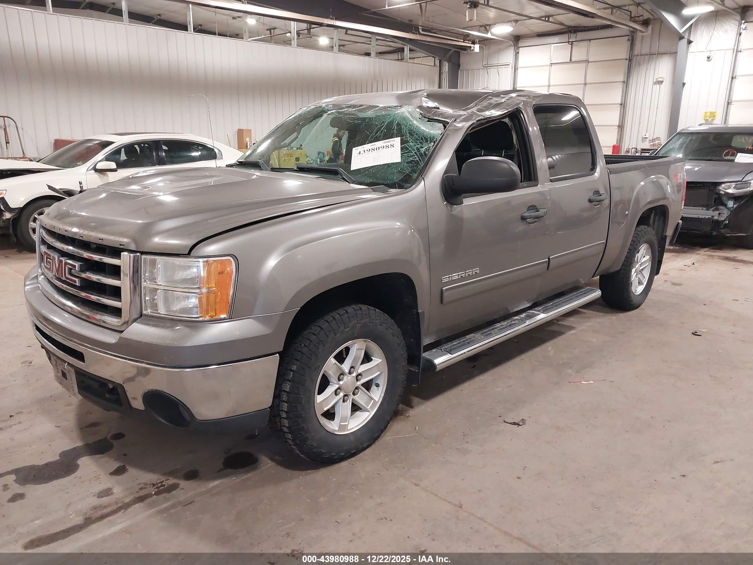 GMC SIERRA image 2