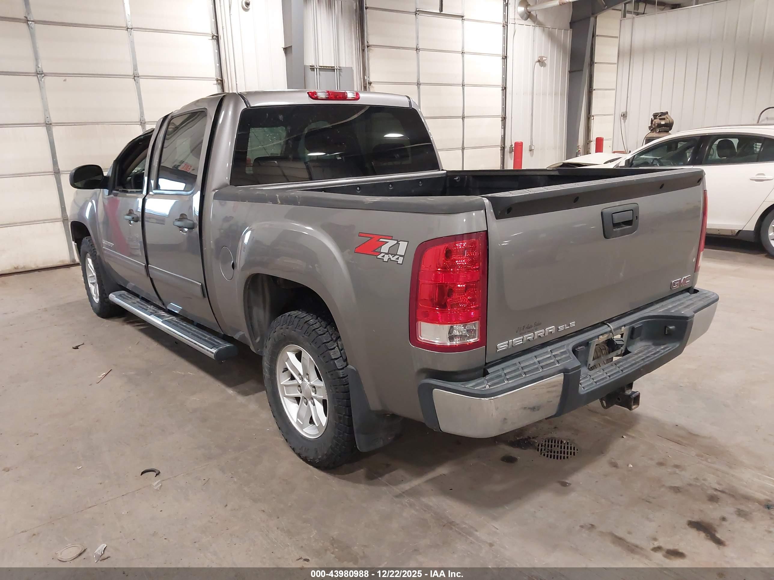 GMC SIERRA image 3