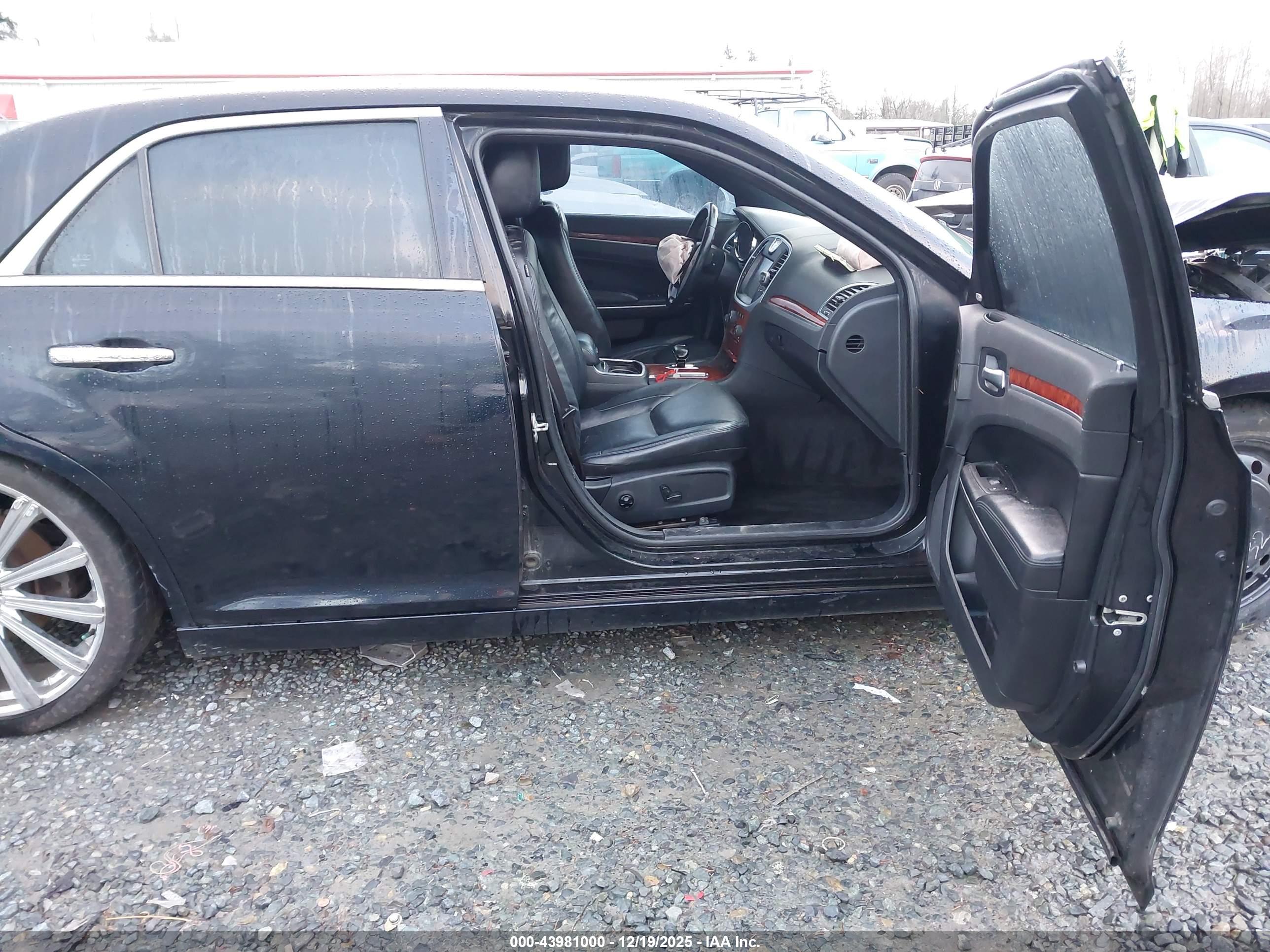 CHRYSLER 300 image 5