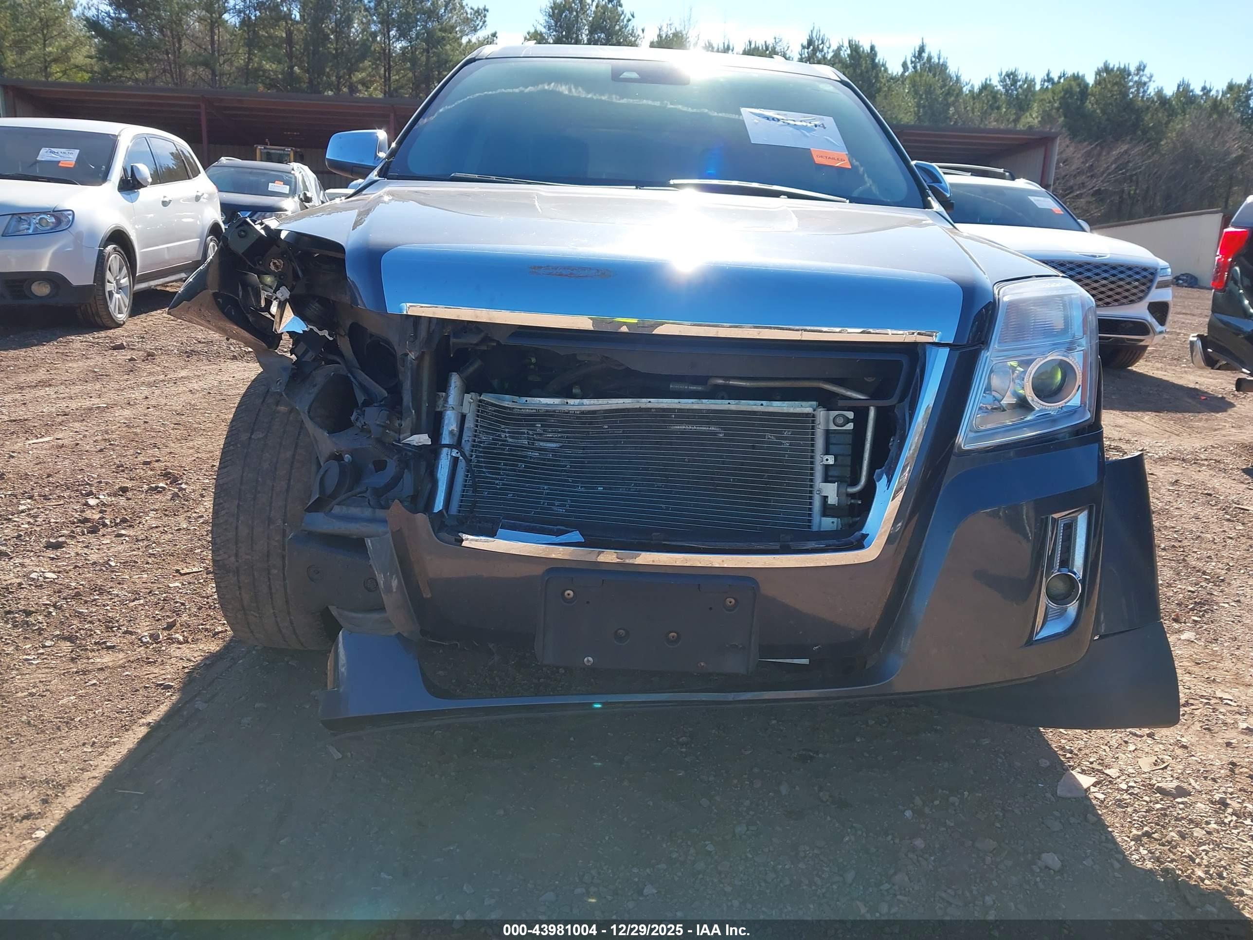 GMC TERRAIN image 6