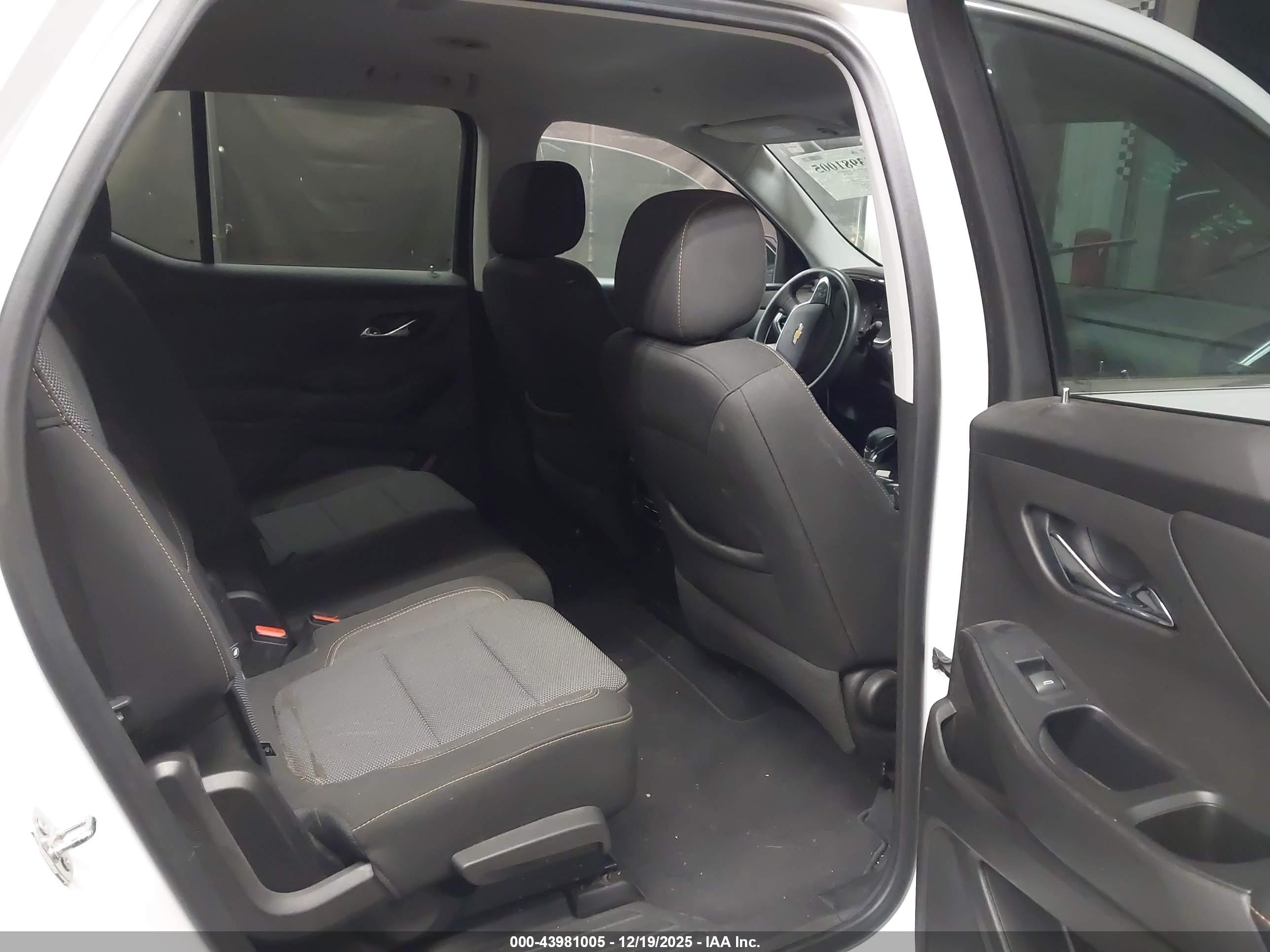 CHEVROLET TRAVERSE image 8