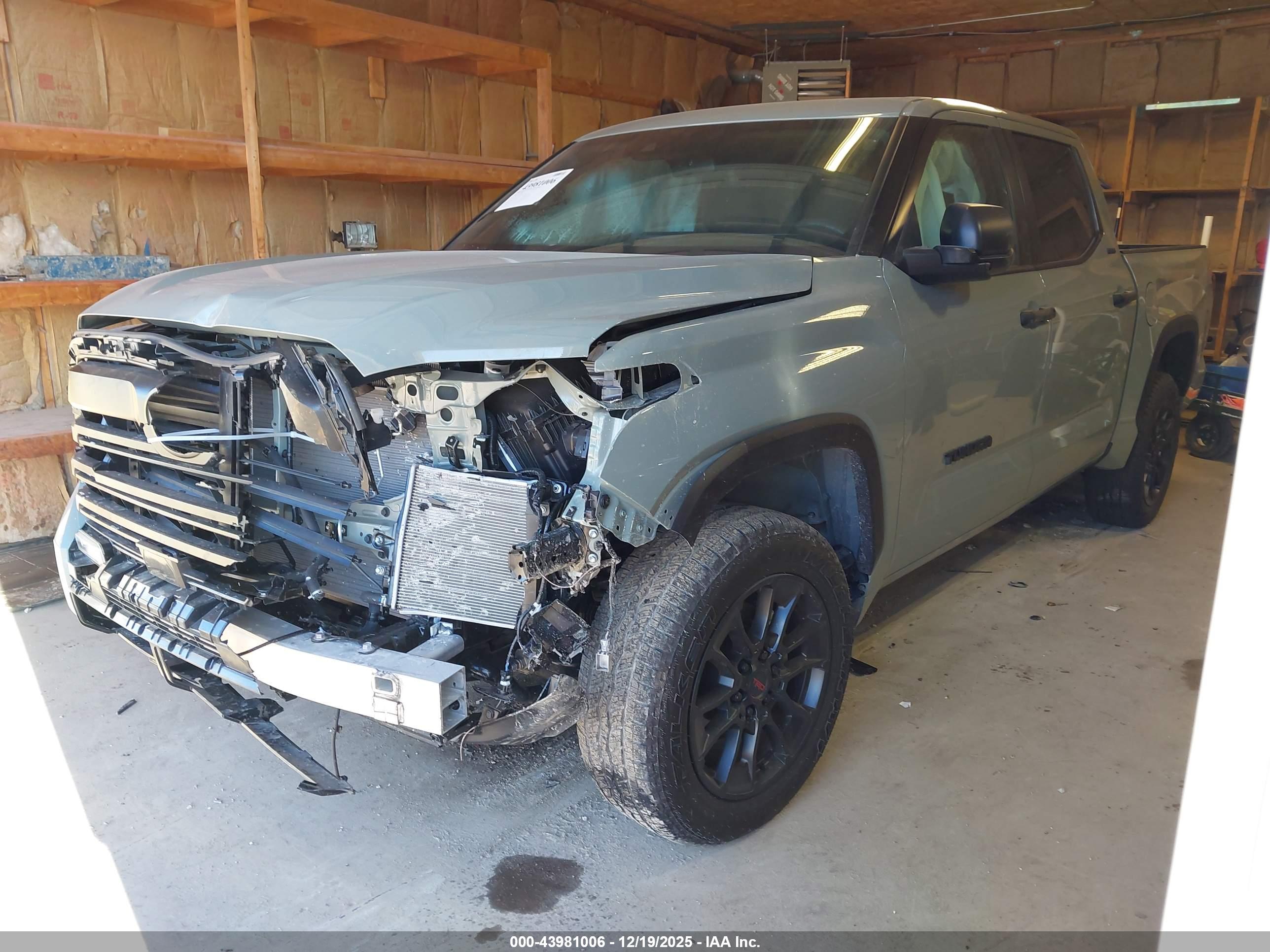 TOYOTA TUNDRA image 2