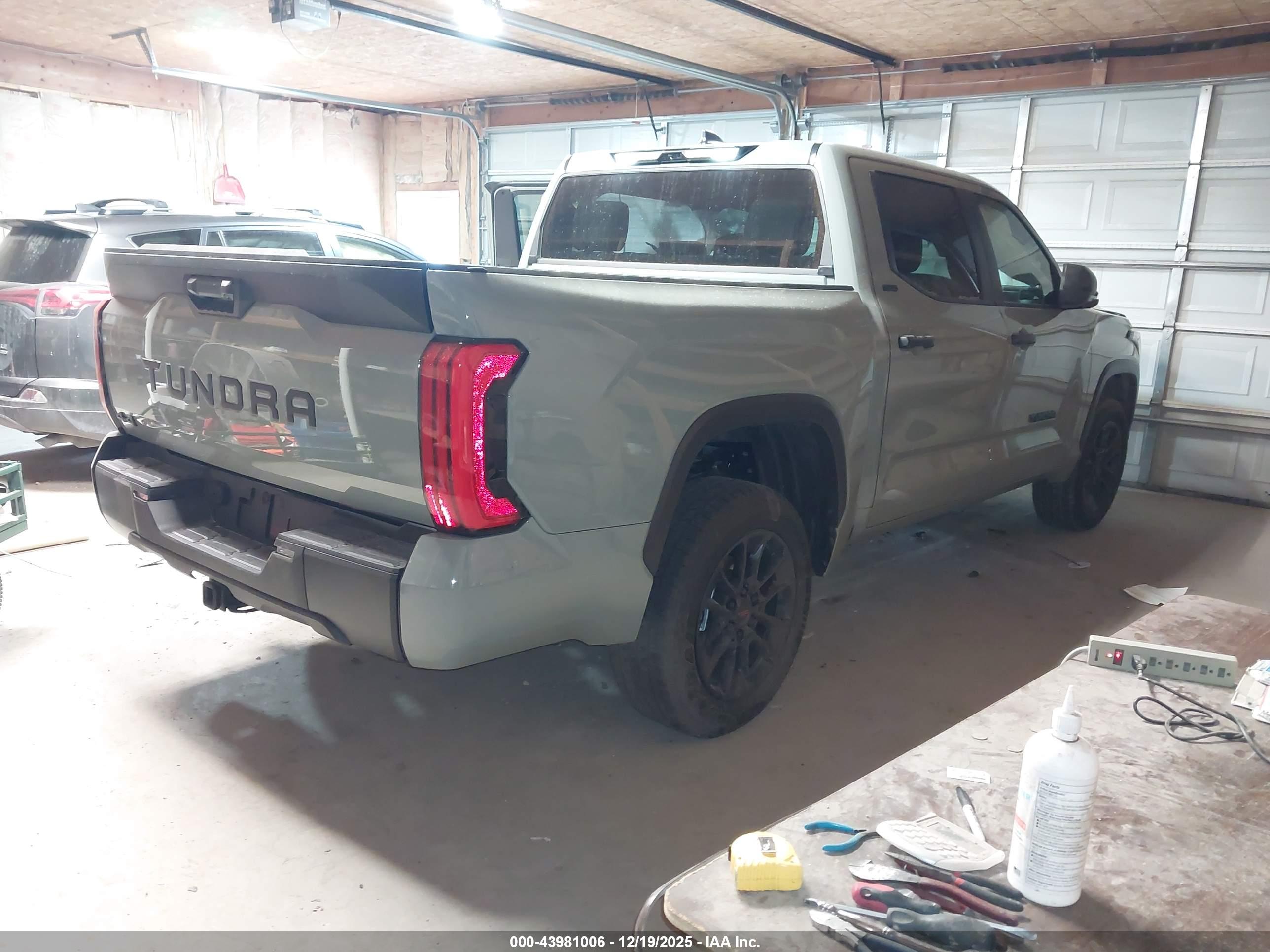 TOYOTA TUNDRA image 4
