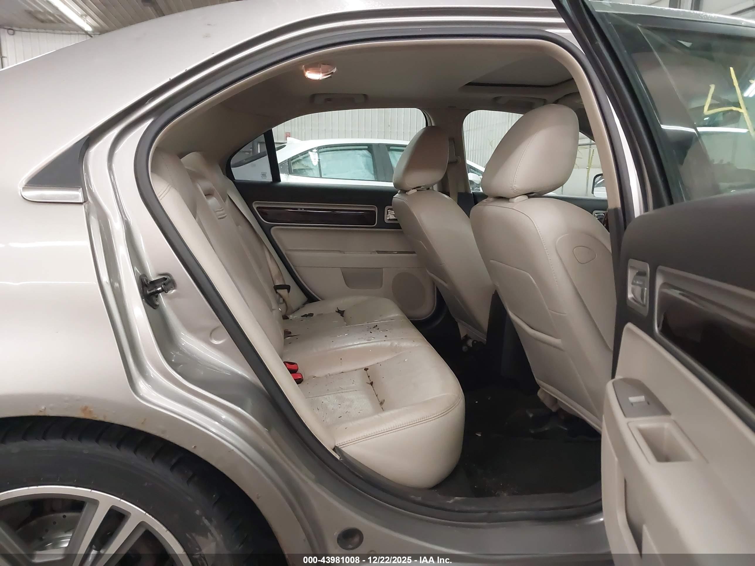 LINCOLN MKZ image 8