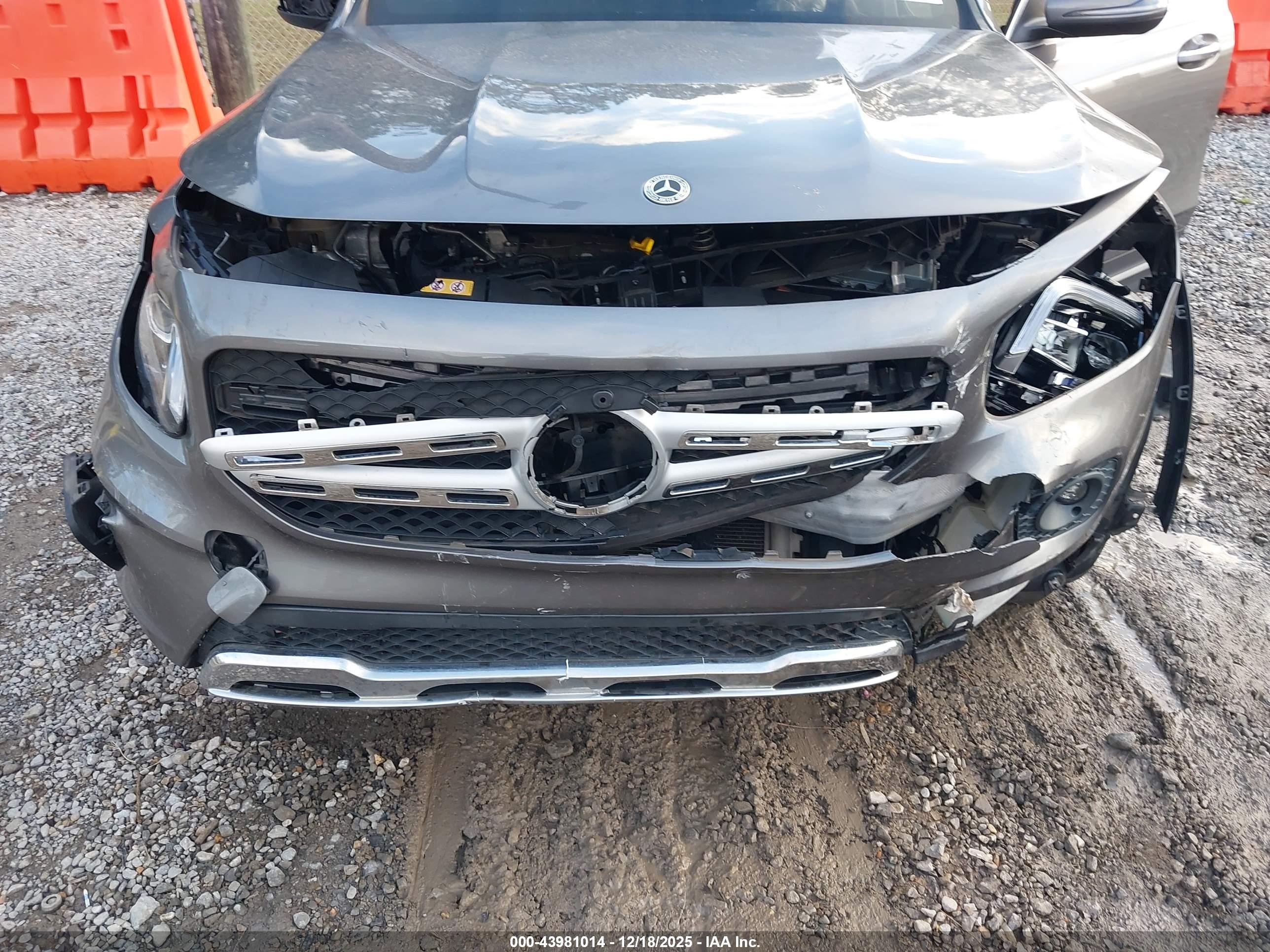 MERCEDES-BENZ GLB image 6