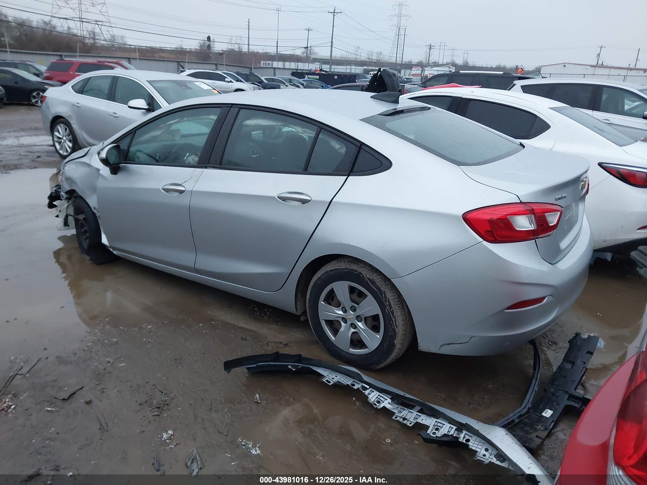 CHEVROLET CRUZE image 3