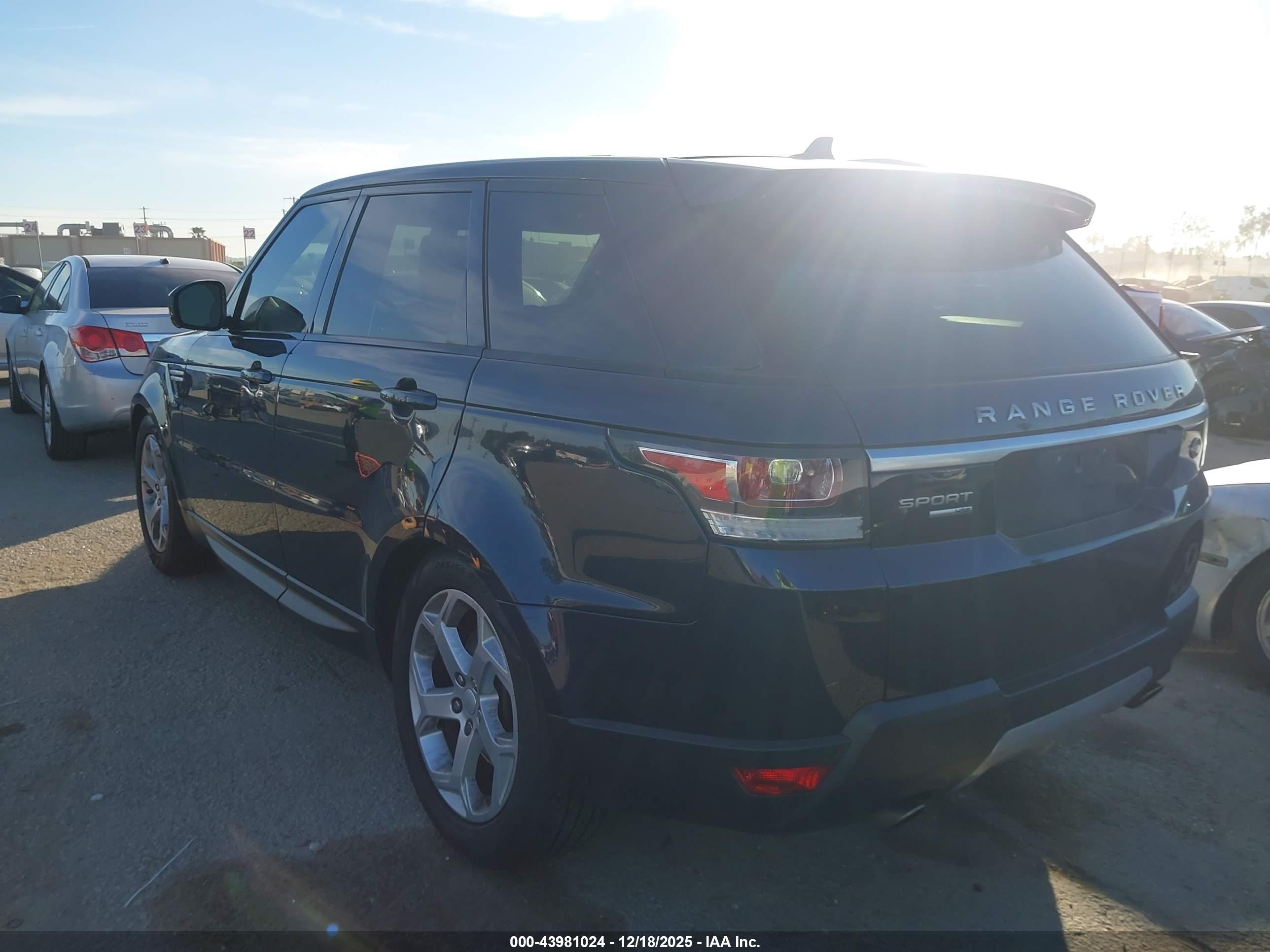 LAND ROVER image 3