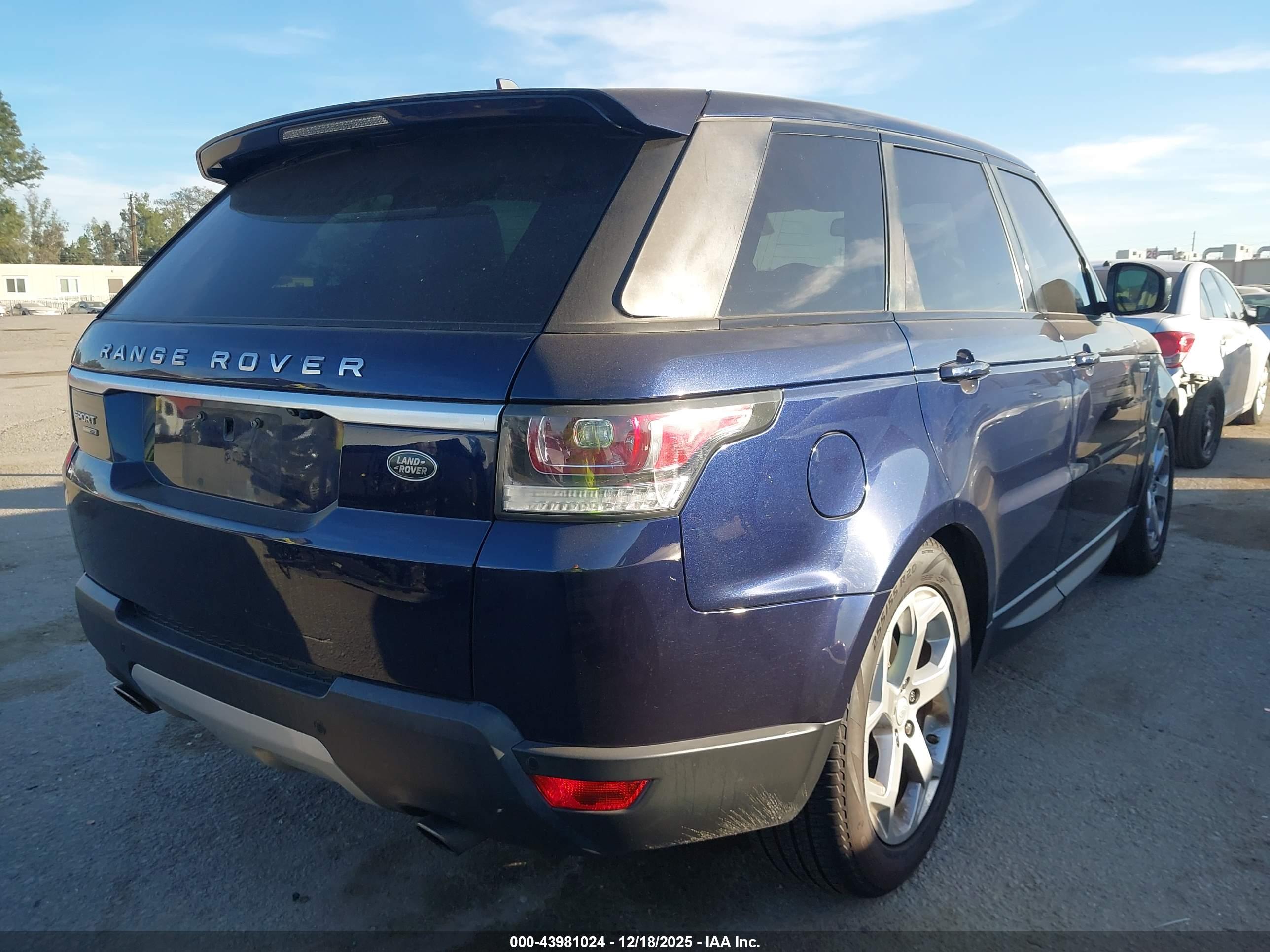 LAND ROVER image 4
