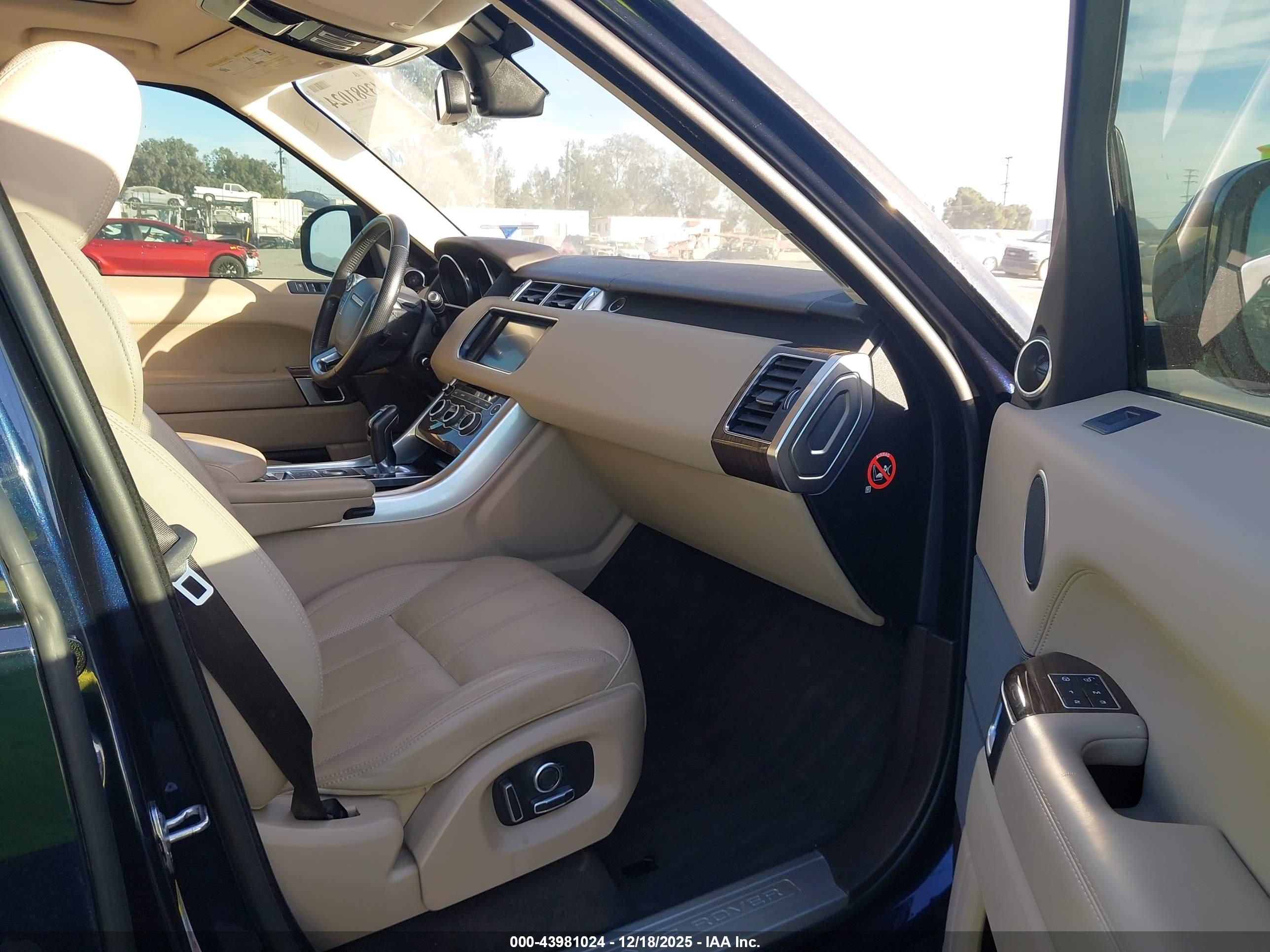 LAND ROVER image 5