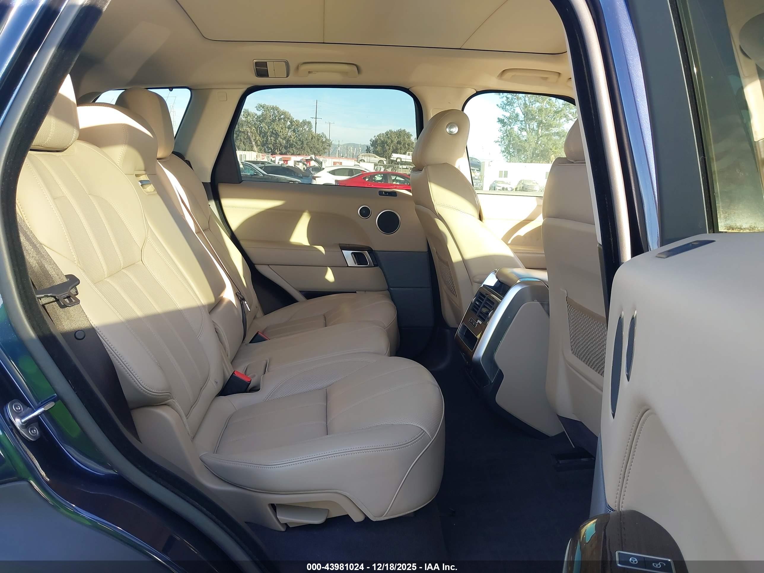 LAND ROVER image 8