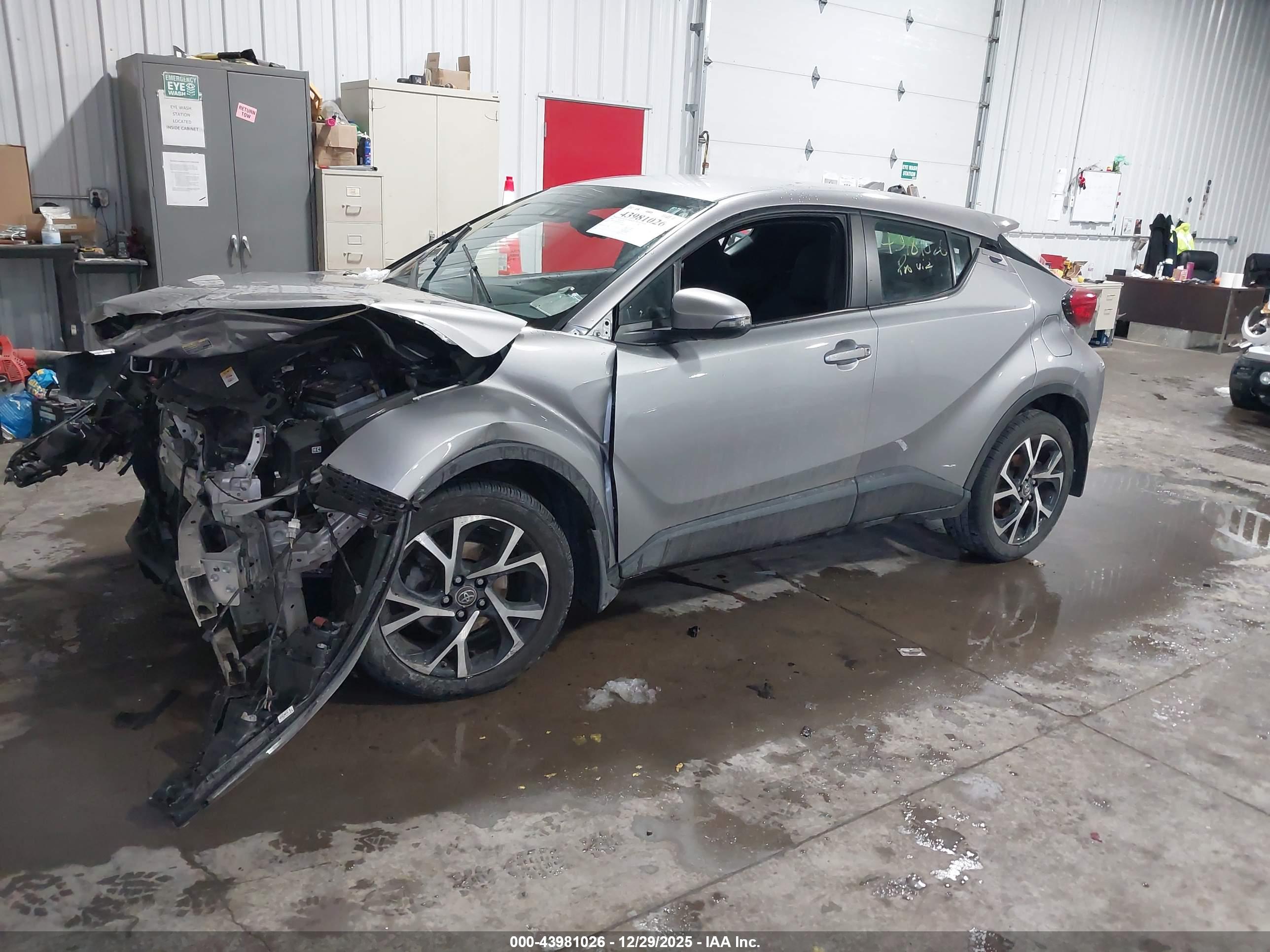 TOYOTA C-HR image 2