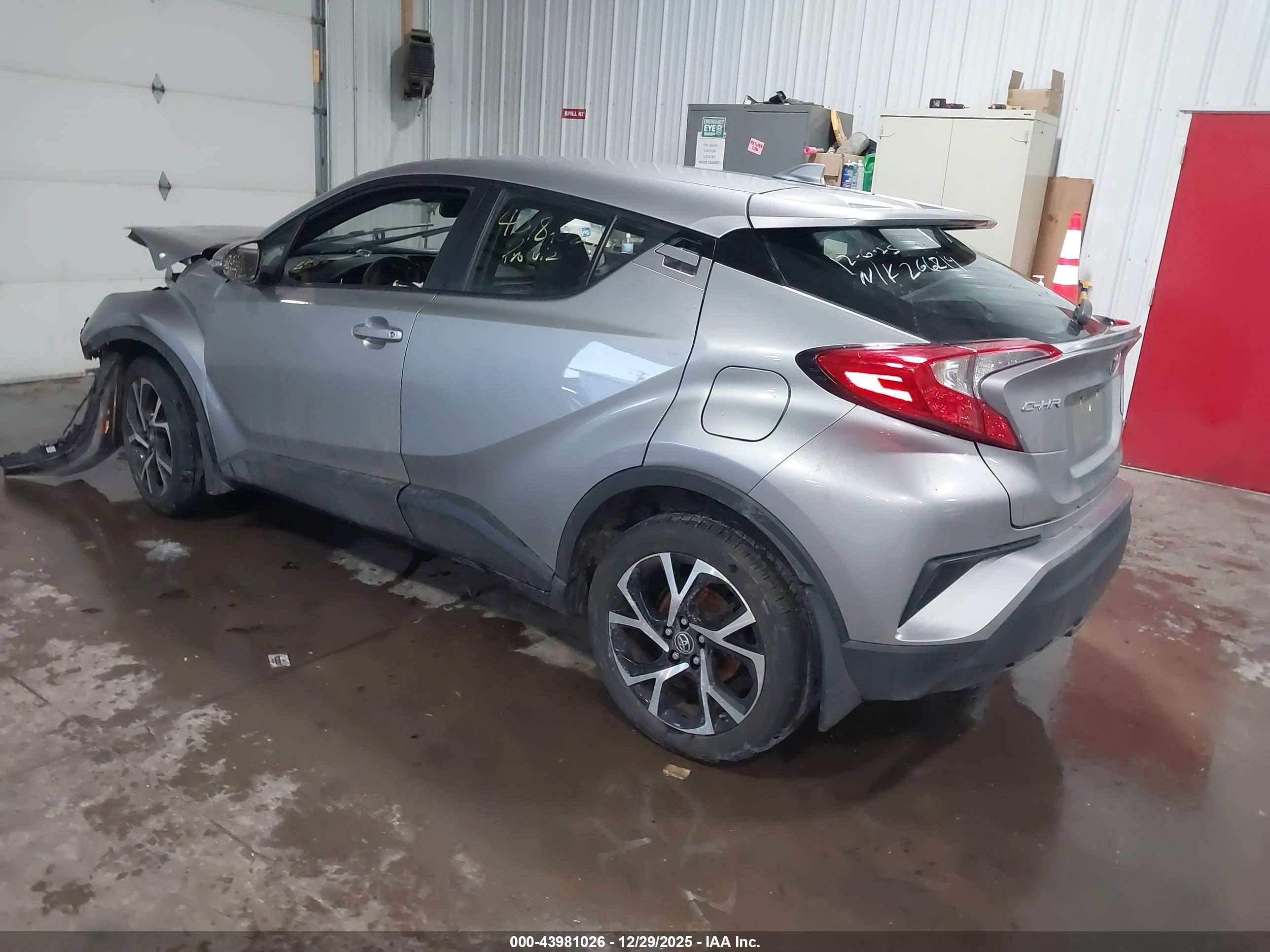 TOYOTA C-HR image 3
