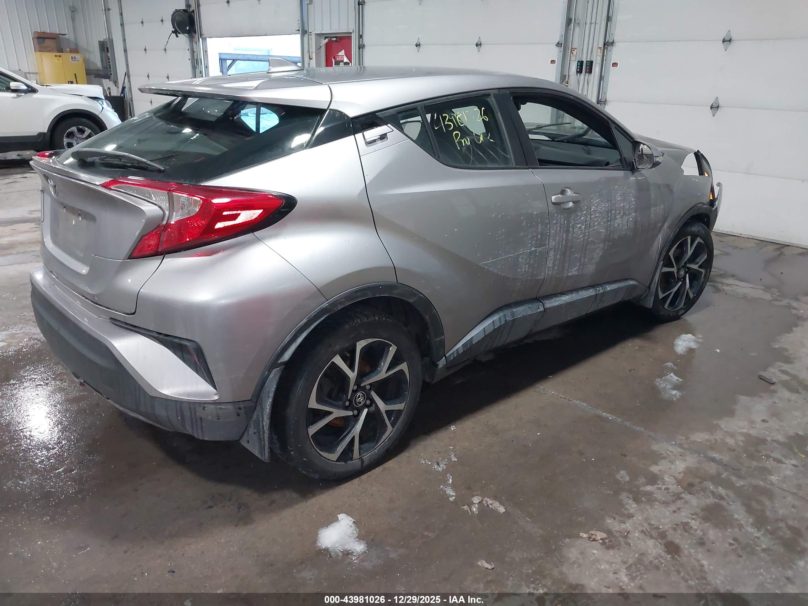 TOYOTA C-HR image 4