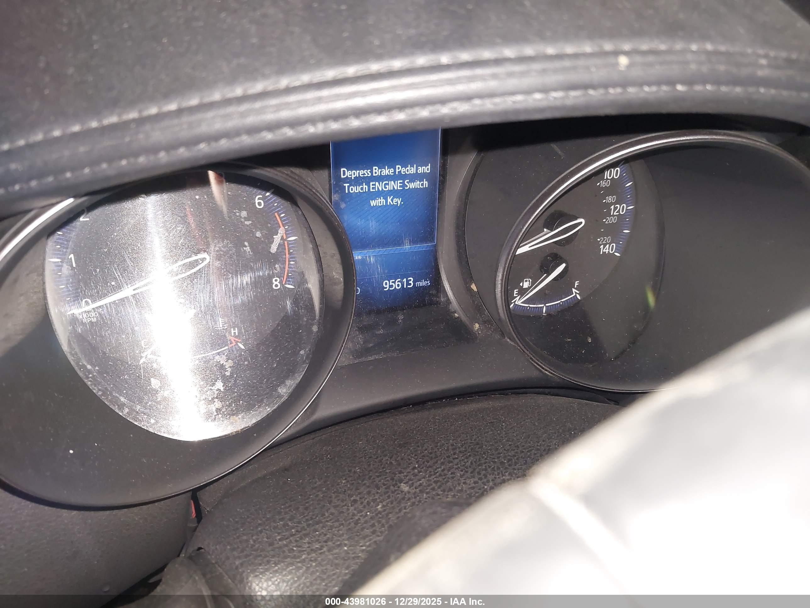 TOYOTA C-HR image 7