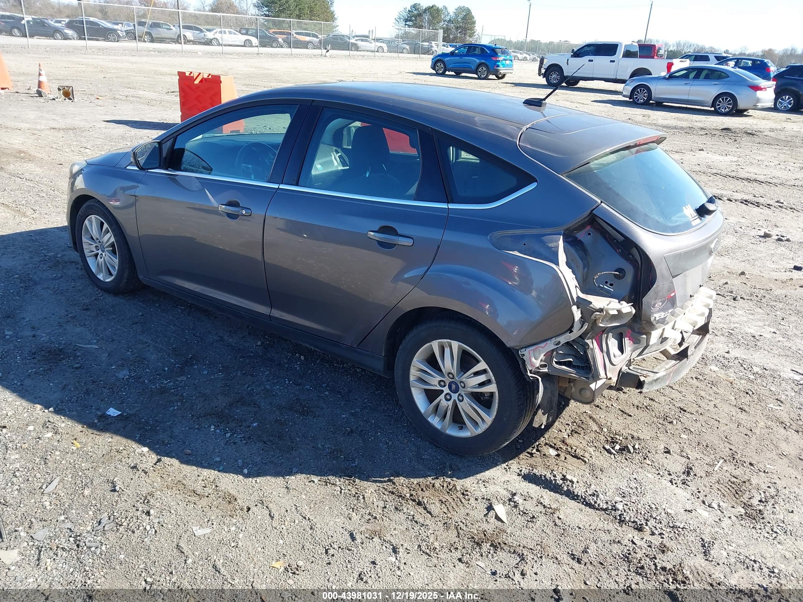 FORD FOCUS image 3