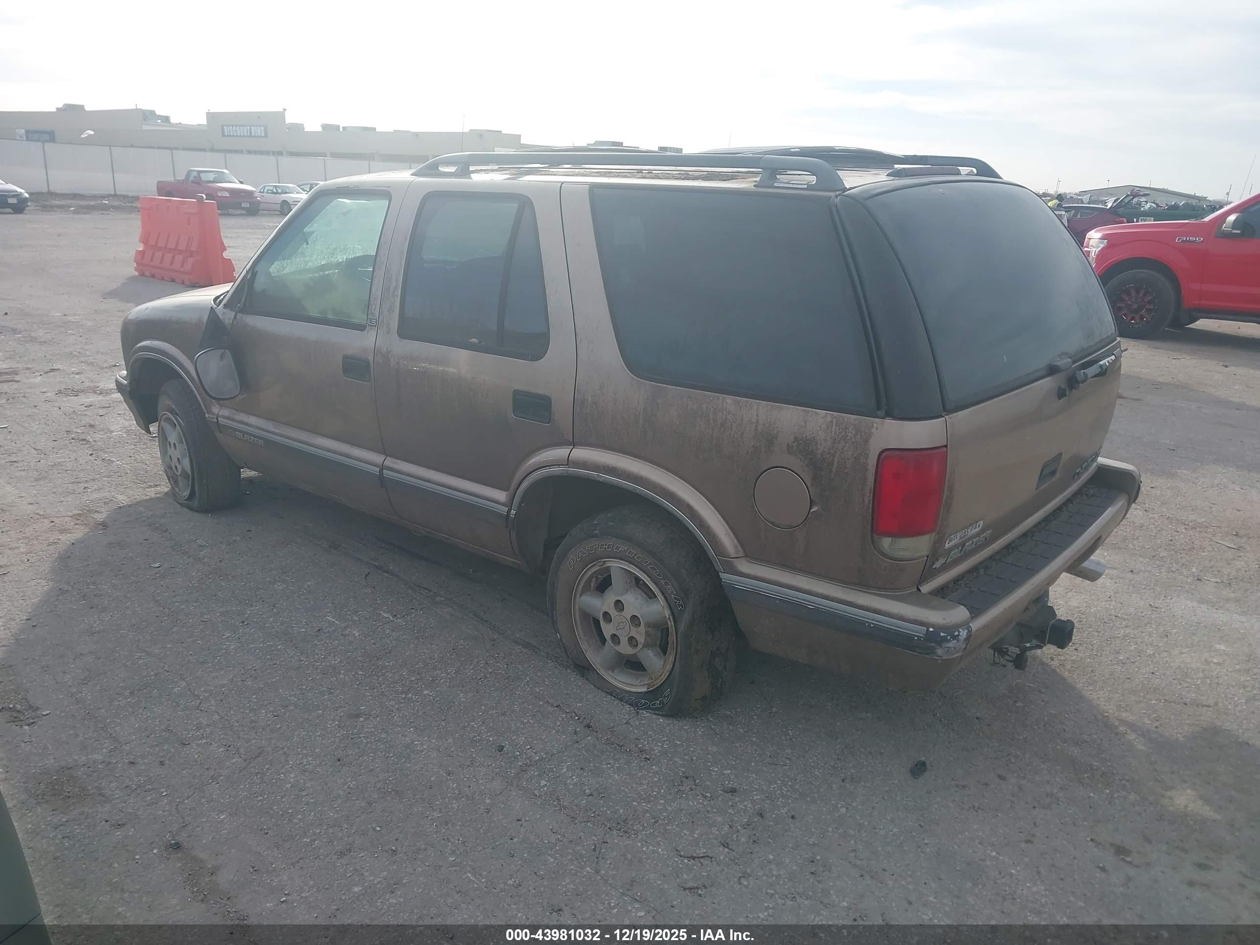CHEVROLET BLAZER image 3