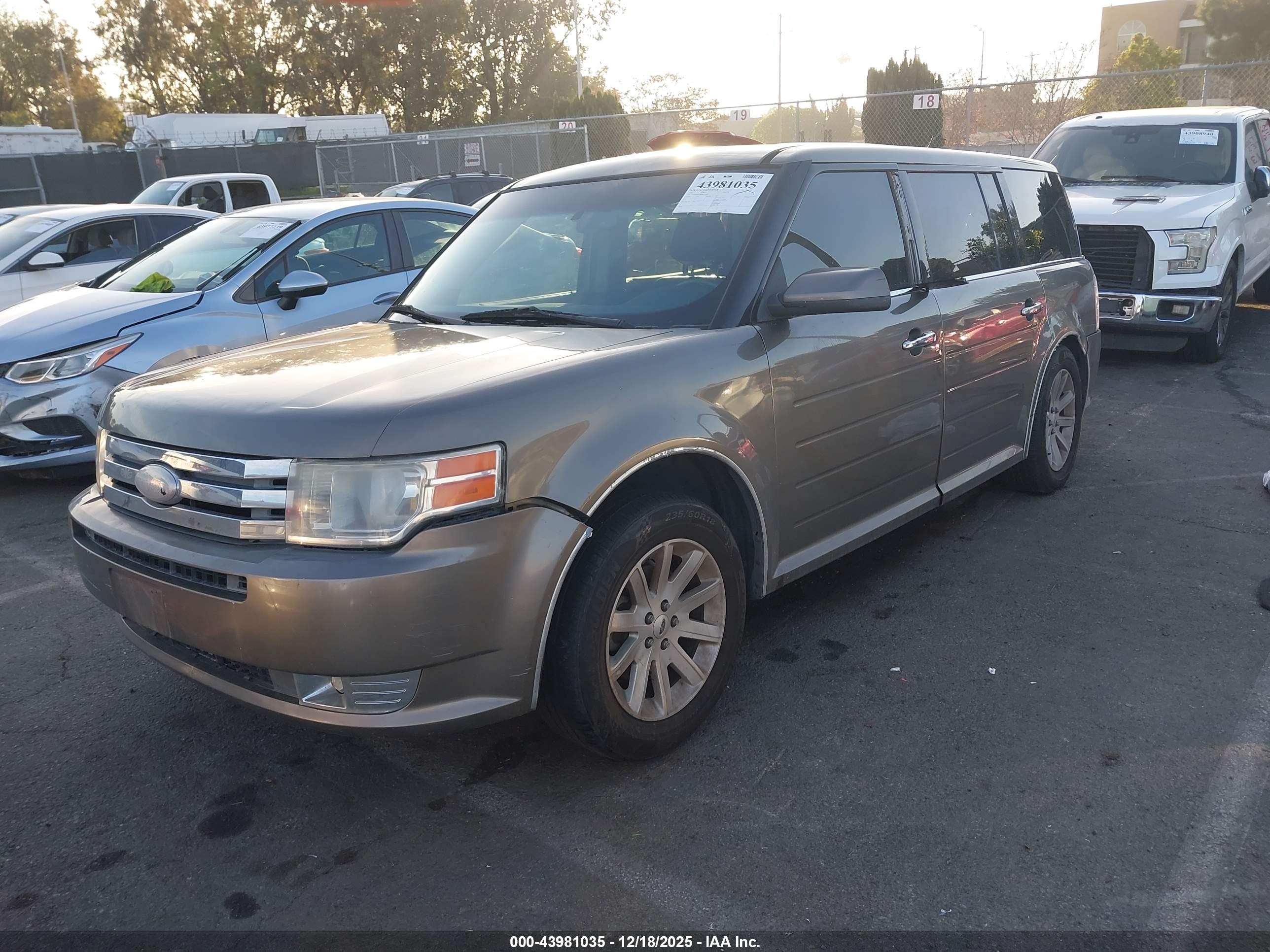 FORD FLEX image 2