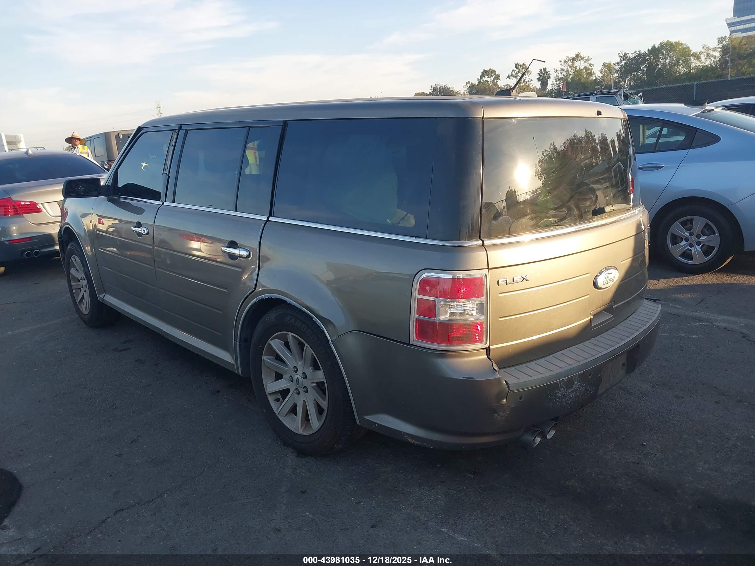 FORD FLEX image 3