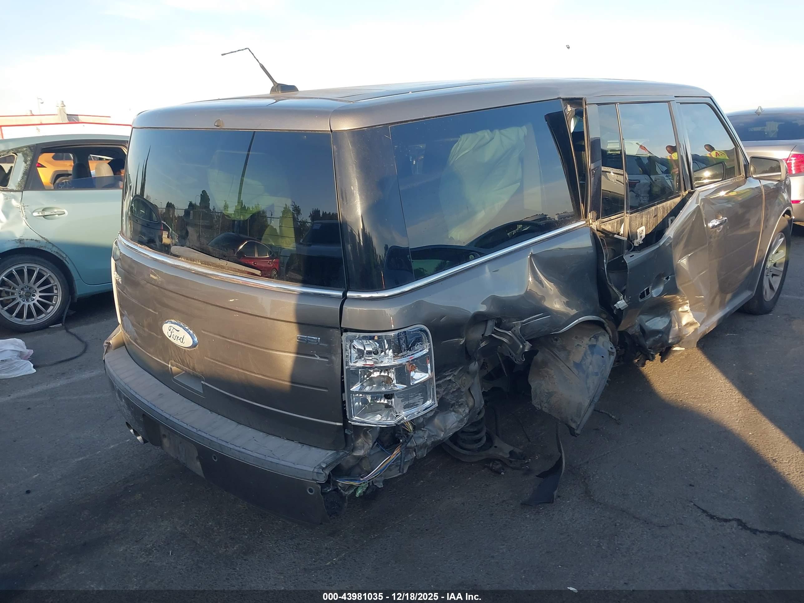 FORD FLEX image 4