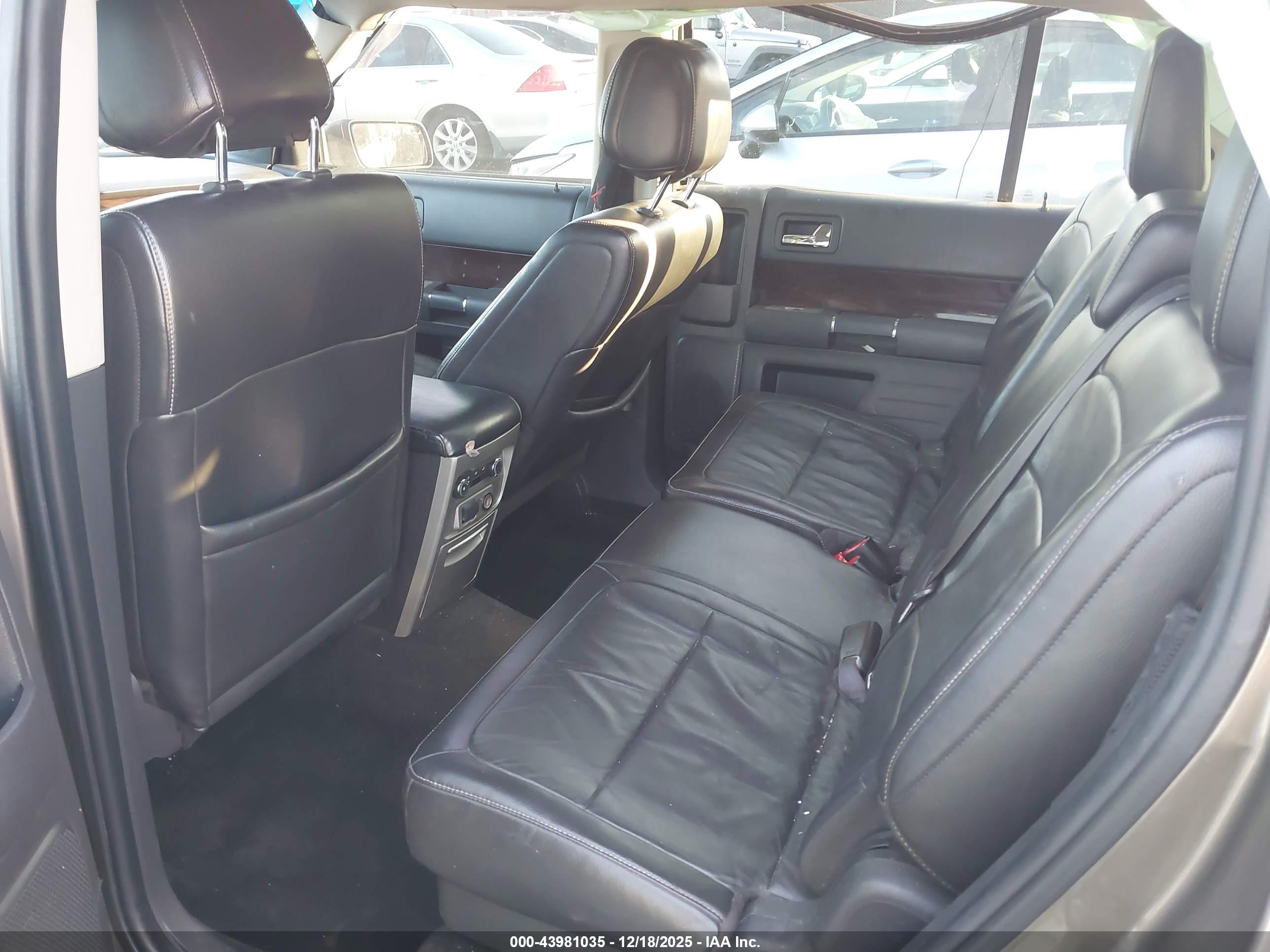 FORD FLEX image 8