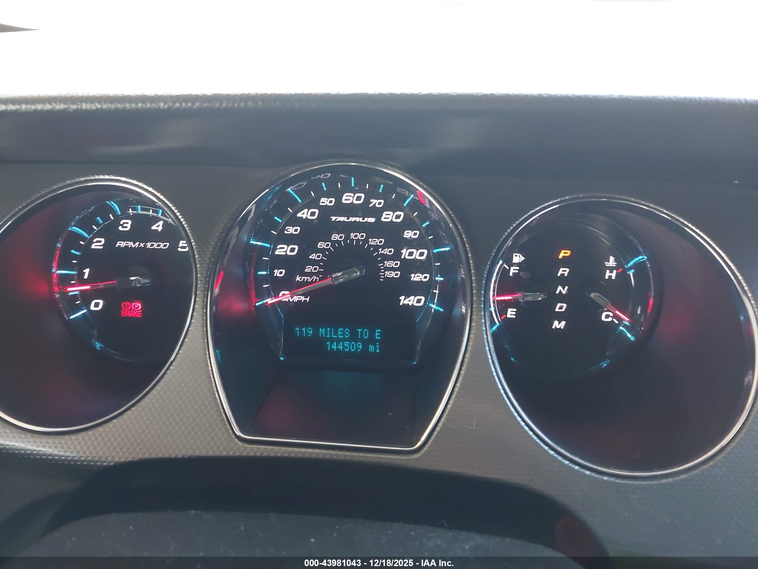 FORD TAURUS image 7