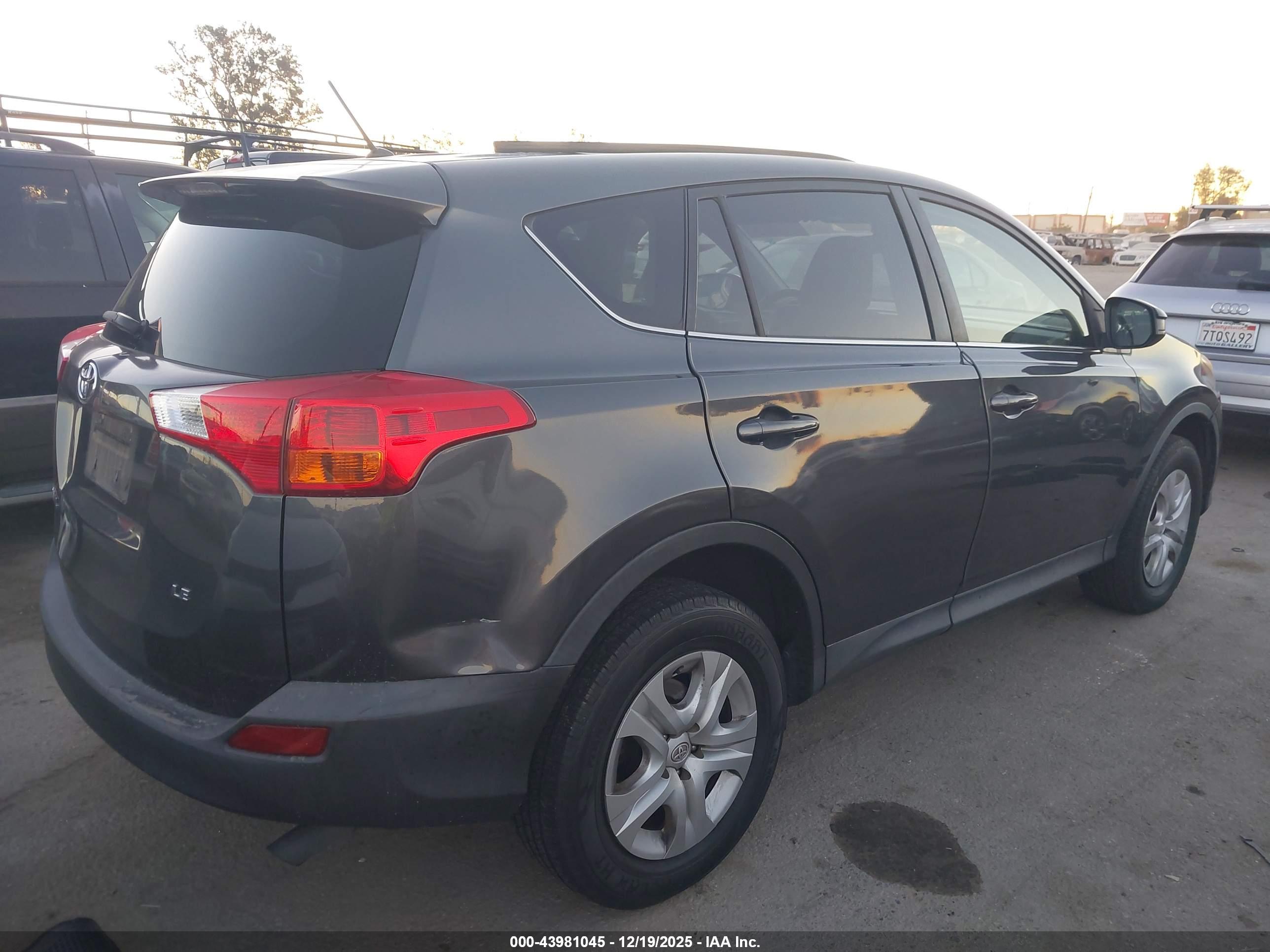TOYOTA RAV4 image 4